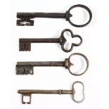 4 Barock SchlüsselEisen, Posten von 4 Schlüssel in verschiedenen Ausführungen, L ca. 11 bis 13 cm