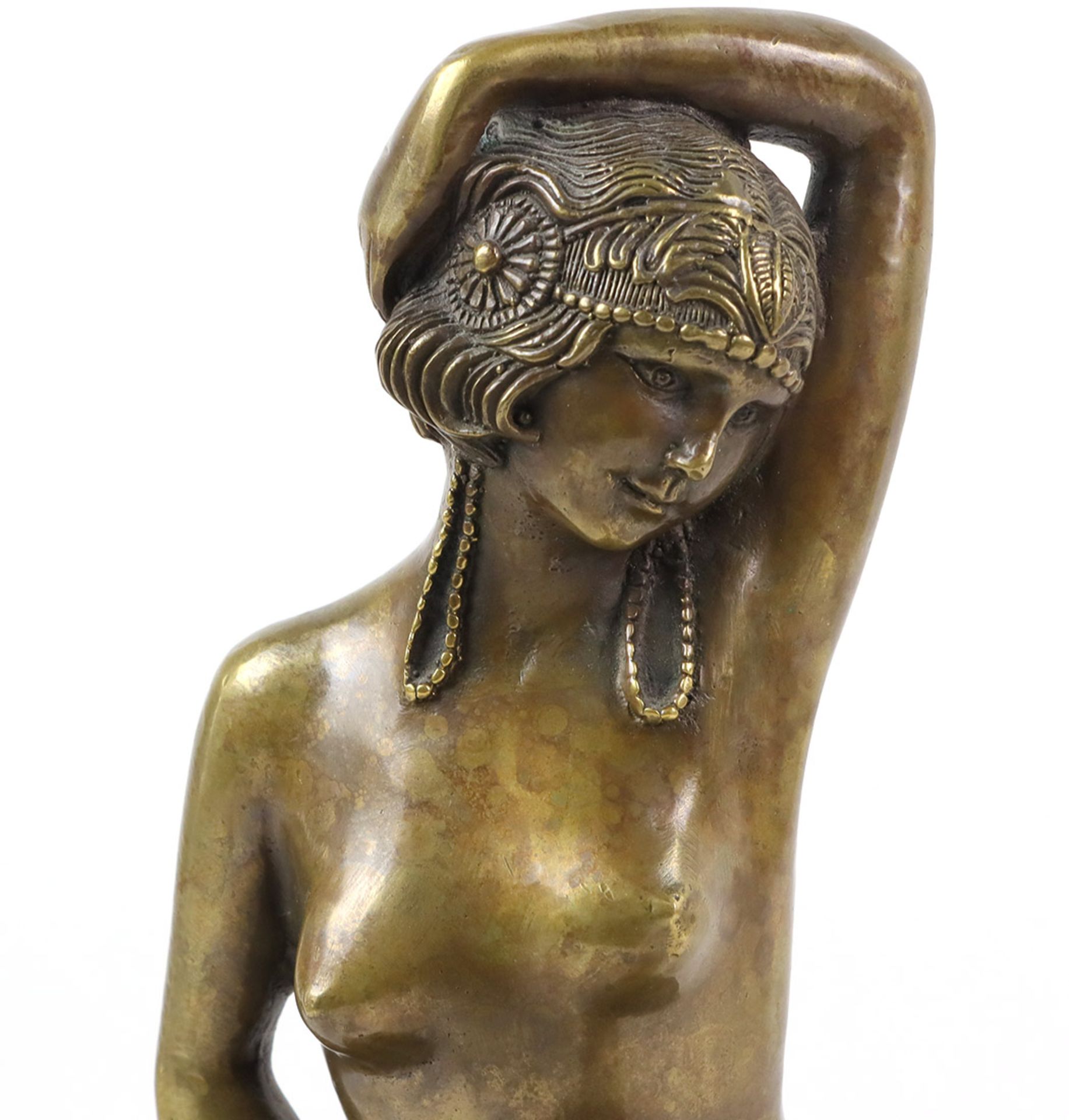 Art Deko TänzerinMessing bronziert, nackte, nur um die Hüften mit auffälligem Kleider- sowie Haar- - Image 2 of 3