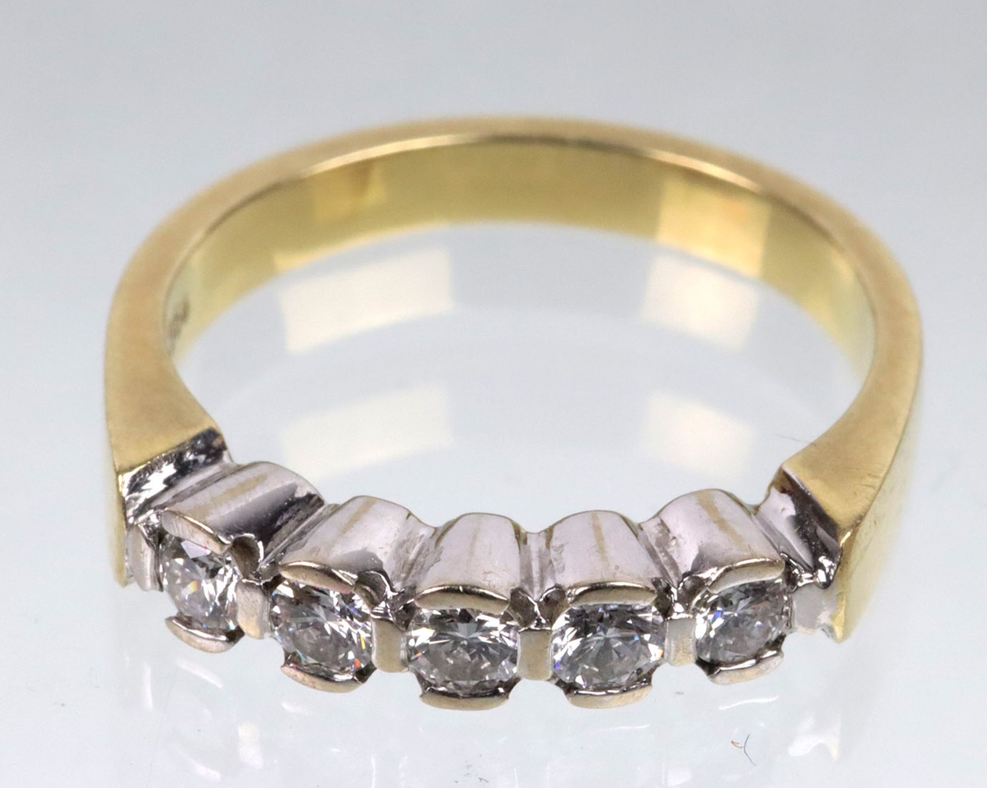 Brillant Ring - GG/WG 750in Gelbgold / Weißgold 750 (18 Karat) gearbeitet und punziert, massive