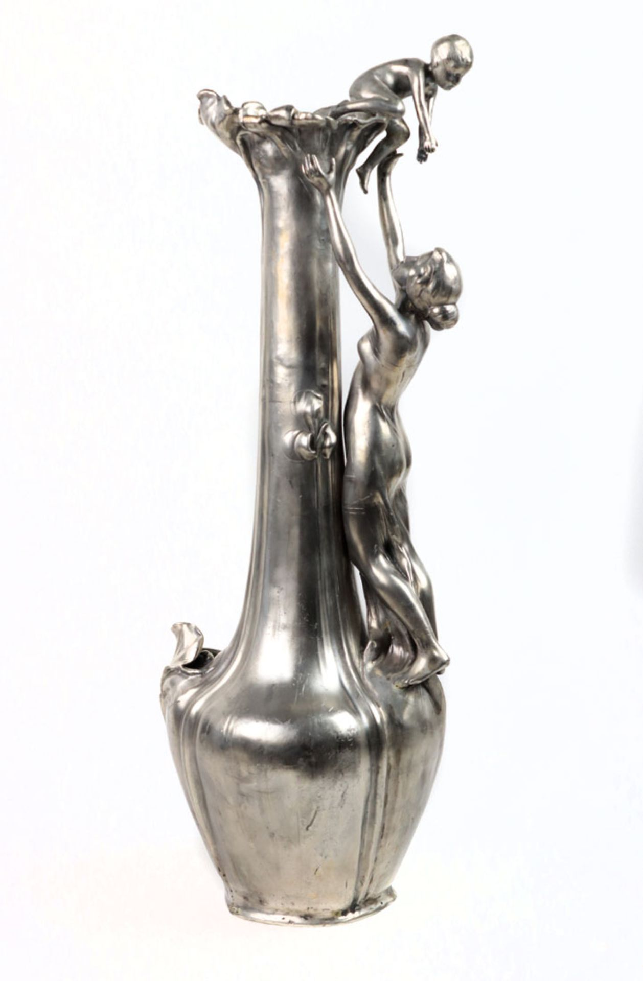WMF Jugendstil Vase um 1900Metall versilbert, Straußenmarke ab 1890 sowie *i/o*, *B* u. *OX*,