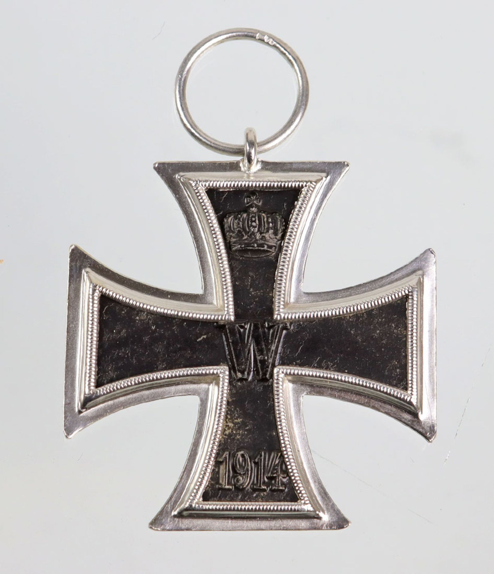 Eisernes Kreuz 2. Klasse 1914in gerader Form, mehrteilige Fertigung mit geschwärztem Eisenkern,