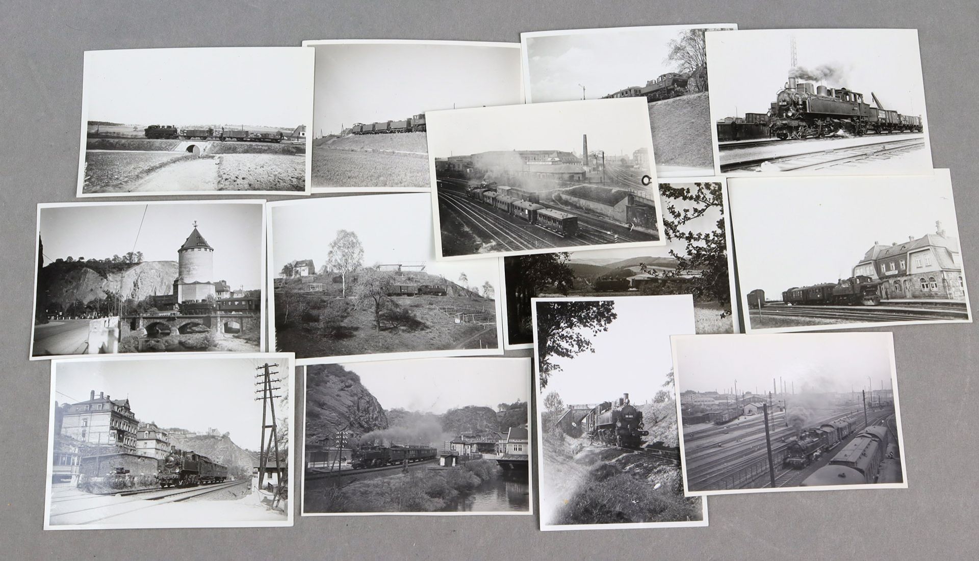 13 Eisenbahnfotos Sachsen um 1930/34kleinformatige SW Aufnahmen, mit verschiedenen Dampfloks,