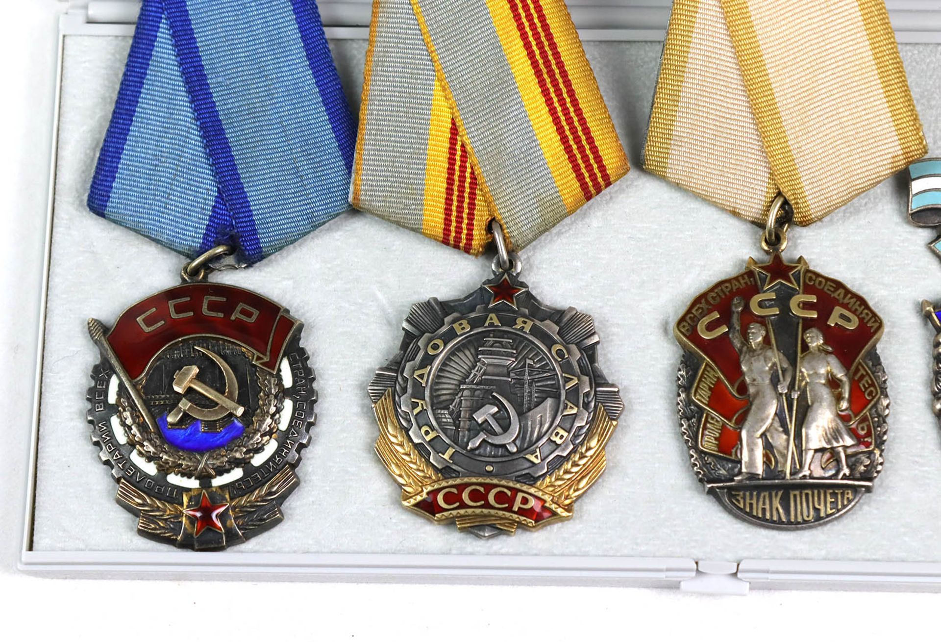 5 emaillierte OrdenRussland, UdSSR, verschiedene emaillierte Ausführungen an Dreiecksband bzw. - Image 2 of 3
