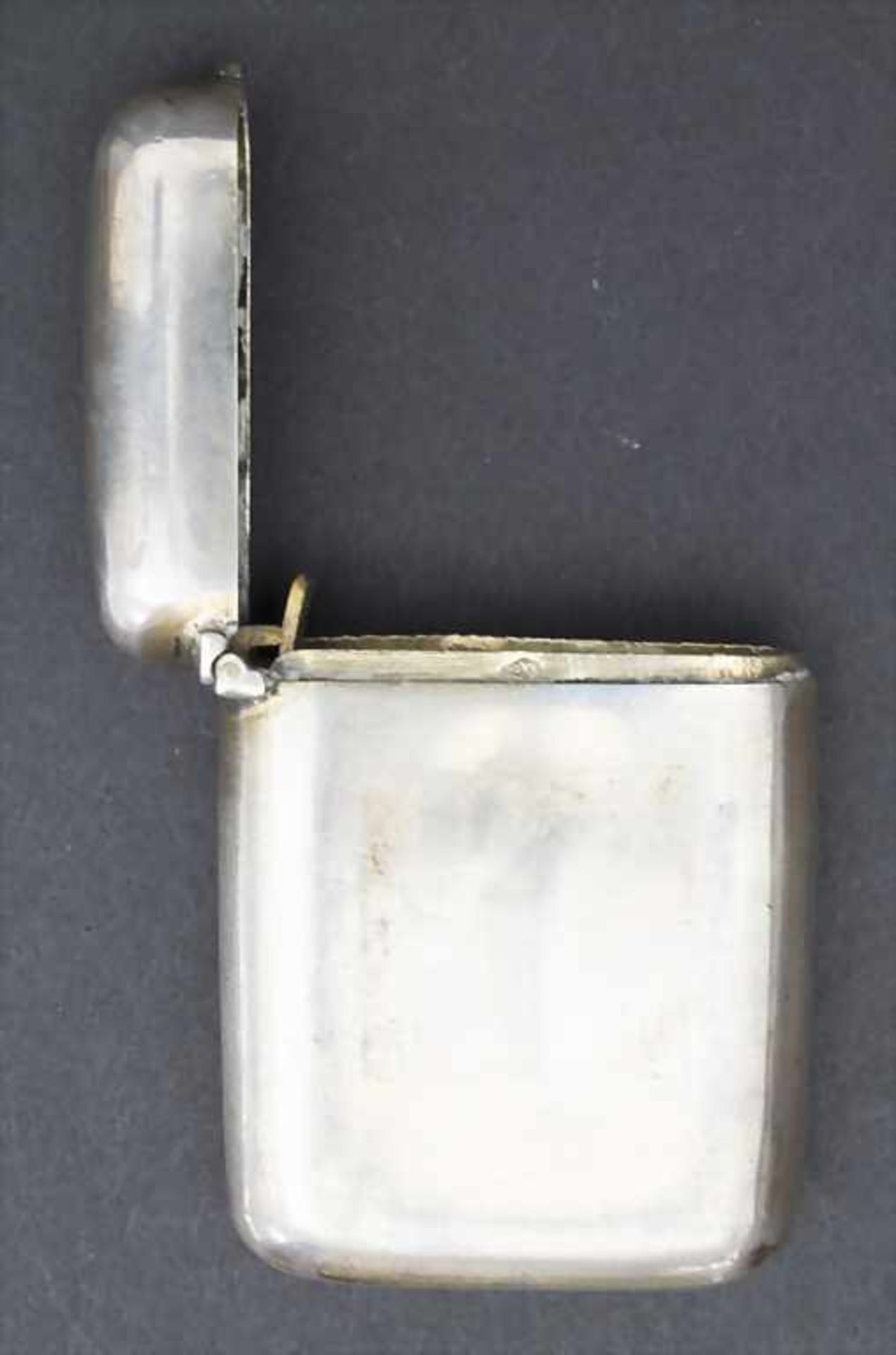 Streichholzetui / A silver matchbox, Frankreich, Prudent Quitte, 1882Material: Silber, Unterseite - Bild 2 aus 5