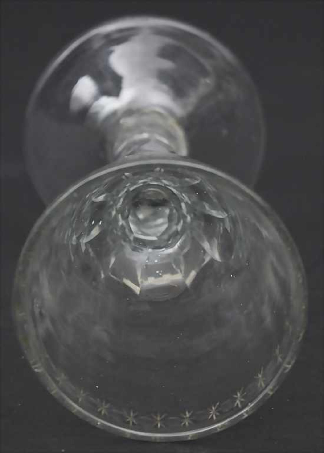 Kelchglas mit Schliffdekor / A goblet with cut frieze, 18. / 19. Jh.Material: farbloses Glas, - Image 3 of 4