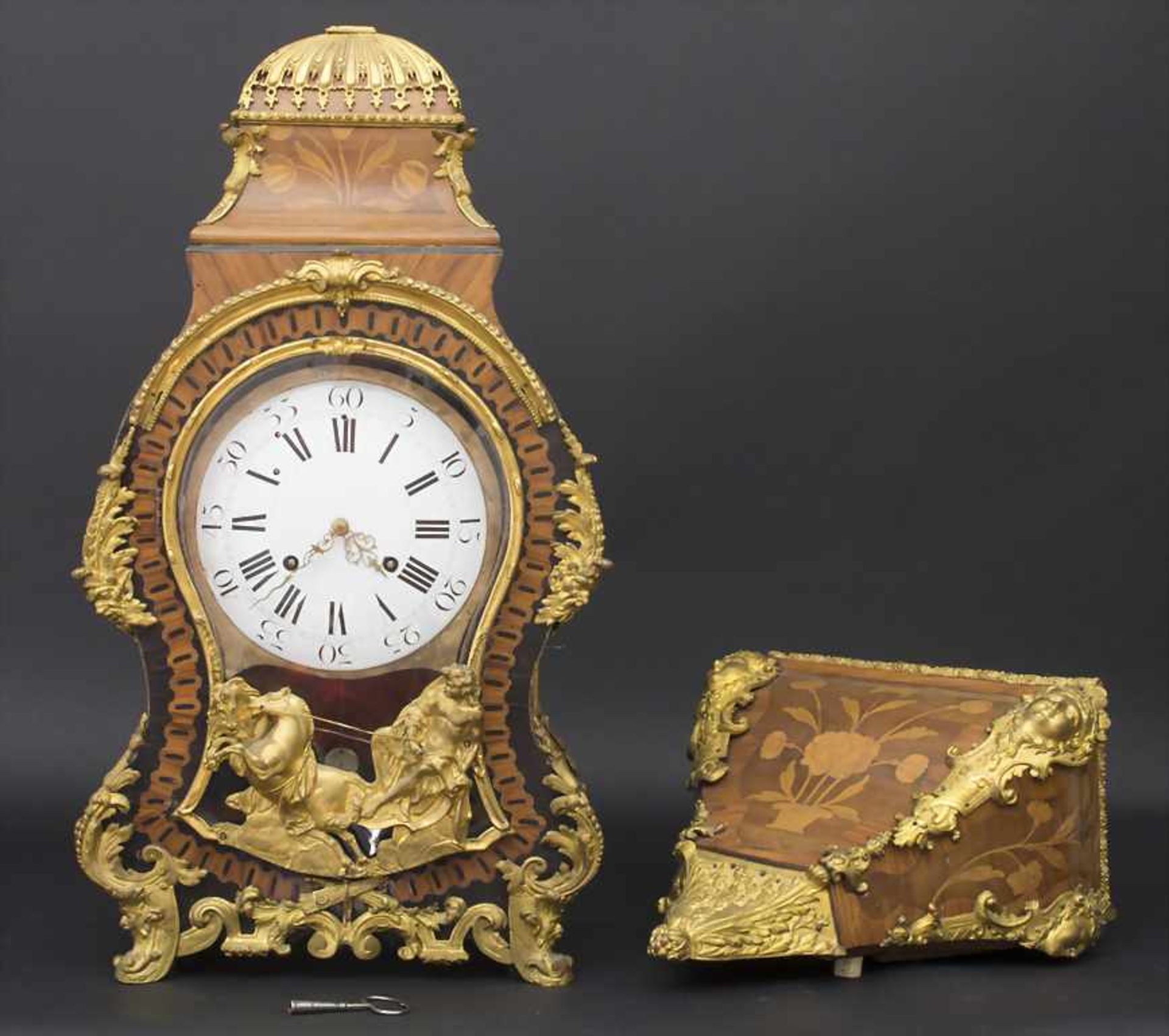 Große Pendule mit Wandkonsole / A large clock, 18./19. Jh.Gehäuse: Holzgehäuse mit Intarsien und - Image 2 of 11