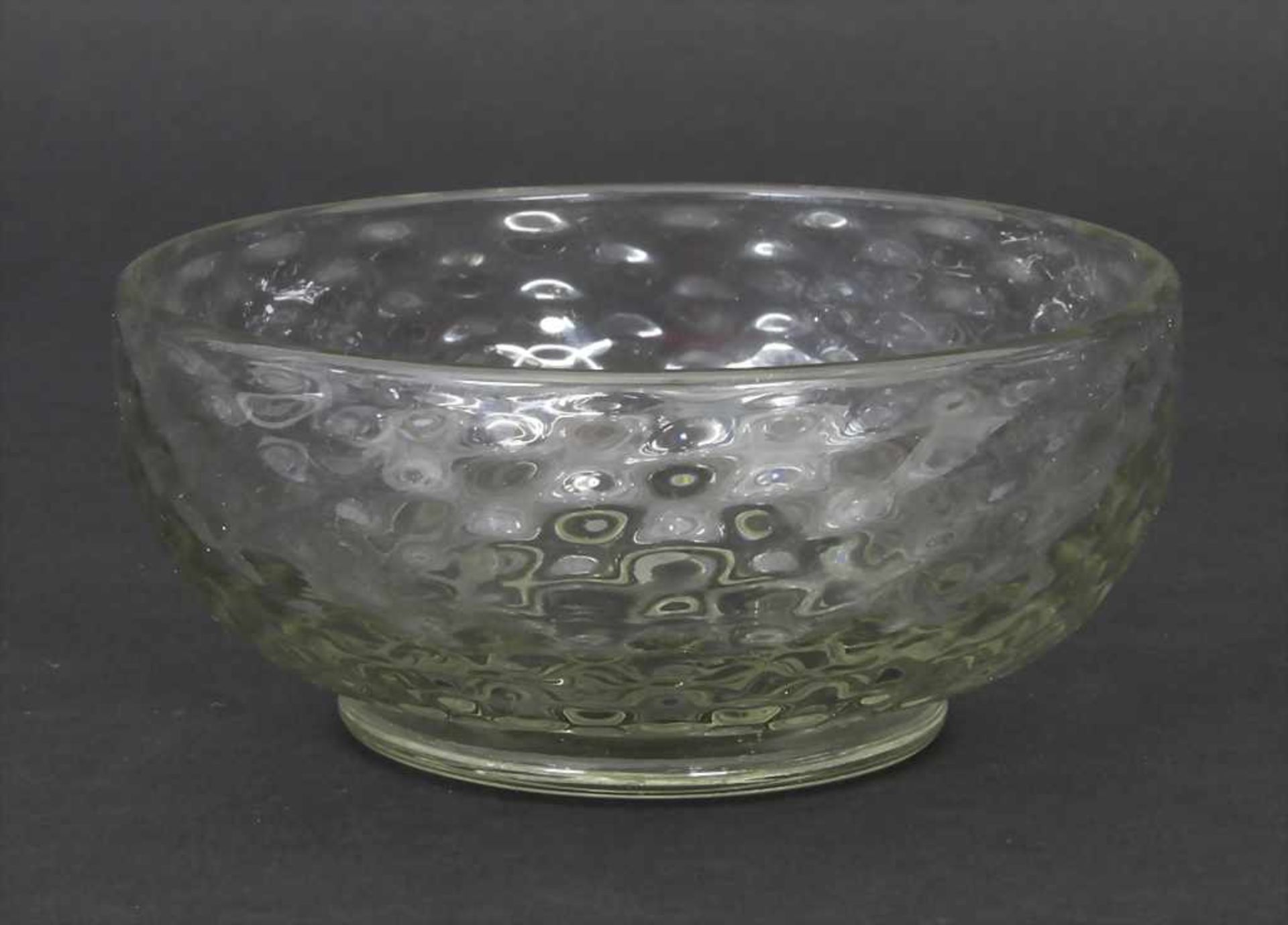 Glasschale / A glass bowl, England, 18. Jh.Material: farbloses, dickwandiges Glas, stark gewölbter