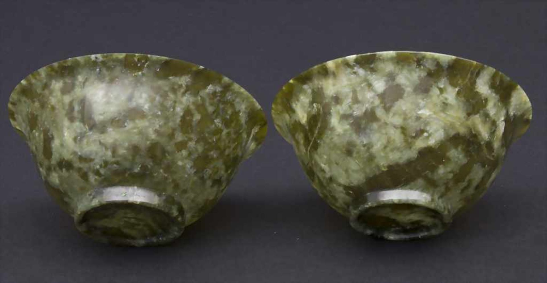 Zwei Koppchen aus Spinatgrüner Jade, China, um 1900Material: Spinatgrüner Jade,Marke: Ungemarkt, - Bild 3 aus 5