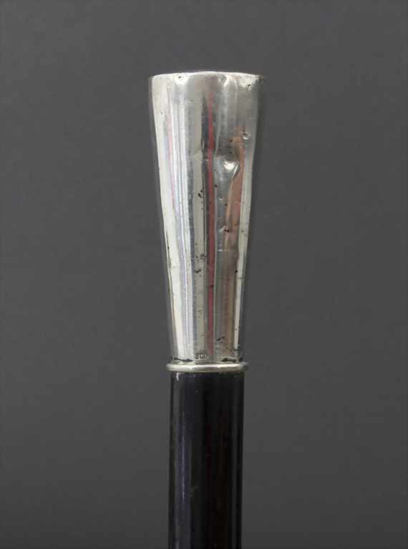 Gehstock mit Silberknauf / A cane with silver handle, Ende 19. Jh.Material: Hartholz, ebonisiert ( - Bild 3 aus 6