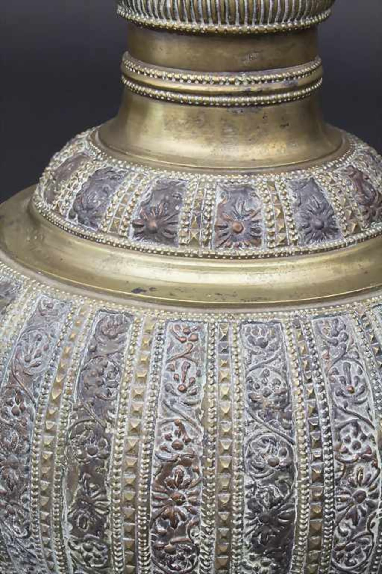 Karaffe mit Floraldekor / A carafe with floral patterns, Persien, wohl 1780Material: Kupfer / - Bild 4 aus 5