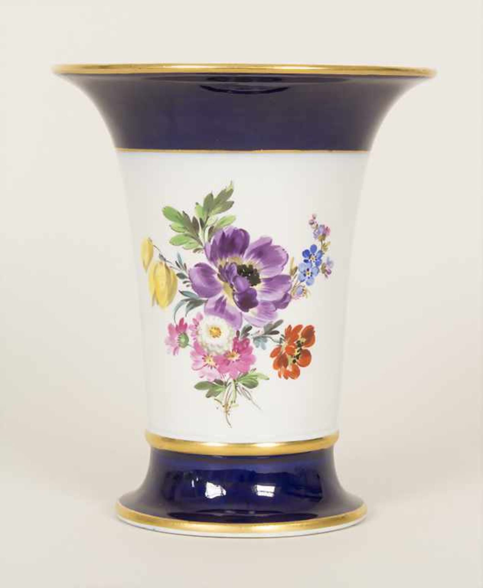 Kratervase mit Blumenbouquets / A vase with flower bouquets, Meissen, 1860-1924Material: - Image 2 of 5