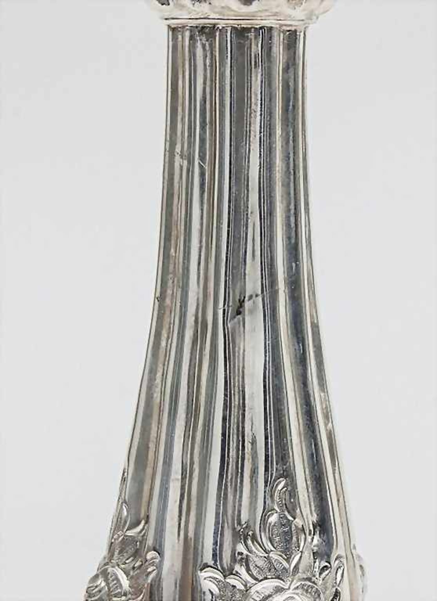 Paar Biedermeier Kerzenleuchter/Pair of Candle Sticks, Wien/Vienna, 1858Punzierung: Silber 13 Lot, A - Image 2 of 4