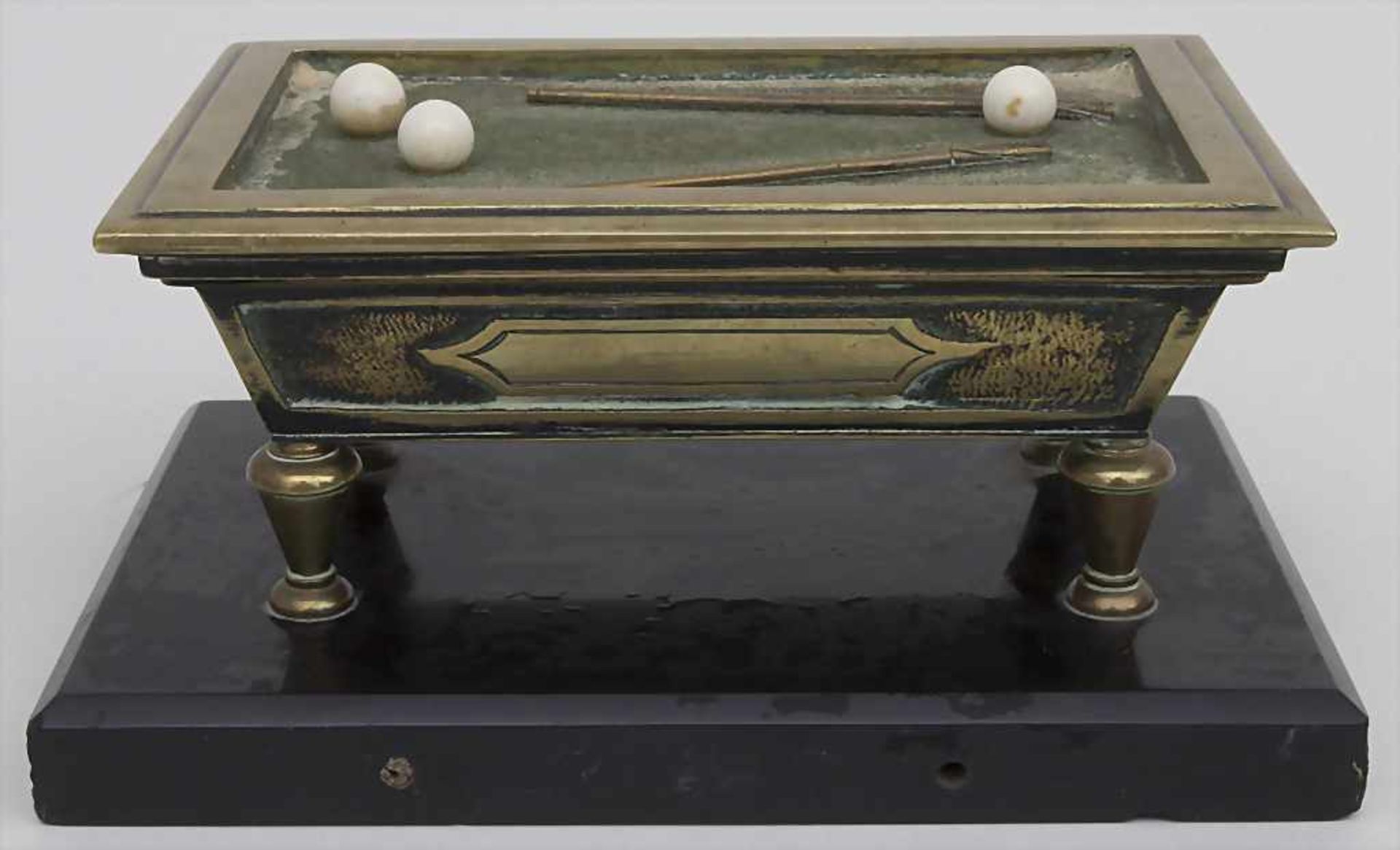 Billardtisch als Schatulle / A pool table as lidded box, deutsch, um 1900Material: Marmor Sockel,