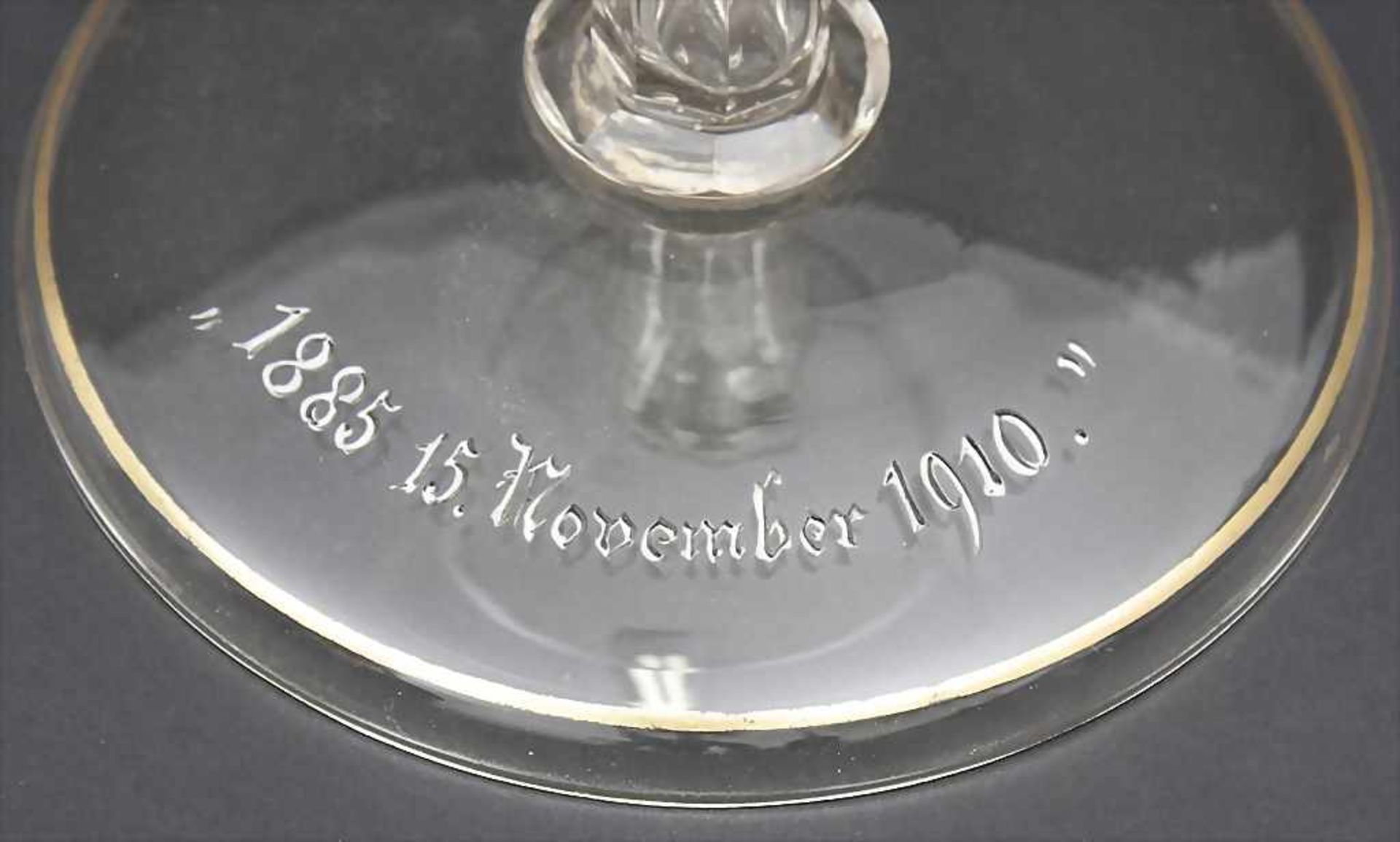 Pokalglas 'Berliner Weiße' / A Glass Chalice, Berlin, 1910Klarglas auf rundem Stand mit weiter - Bild 2 aus 2