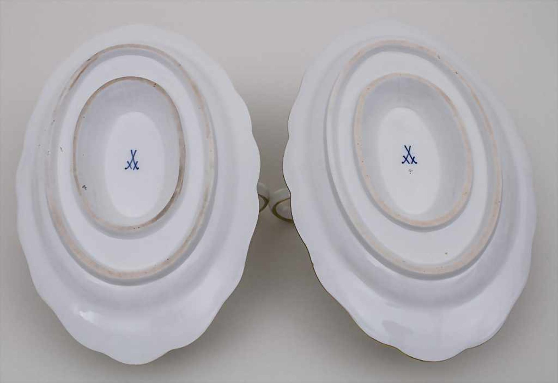 Paar Saucieren / A Pair Of Gravy Boats, Meissen, um 1880Material: Porzellan, dezent bemalt u. - Image 2 of 2