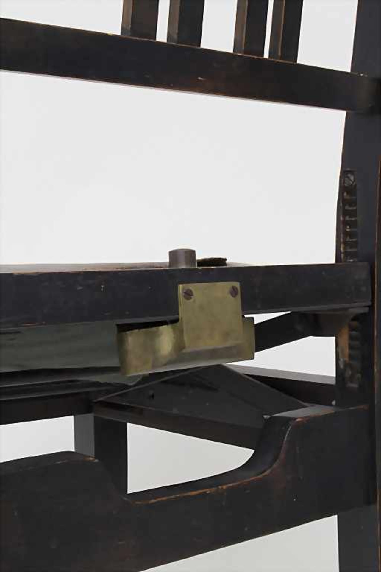 Klavierstuhl / A piano chair, um 1900Material: Holz, ebonisiert, höhenverstellbare Sitzfläche mit - Image 5 of 5
