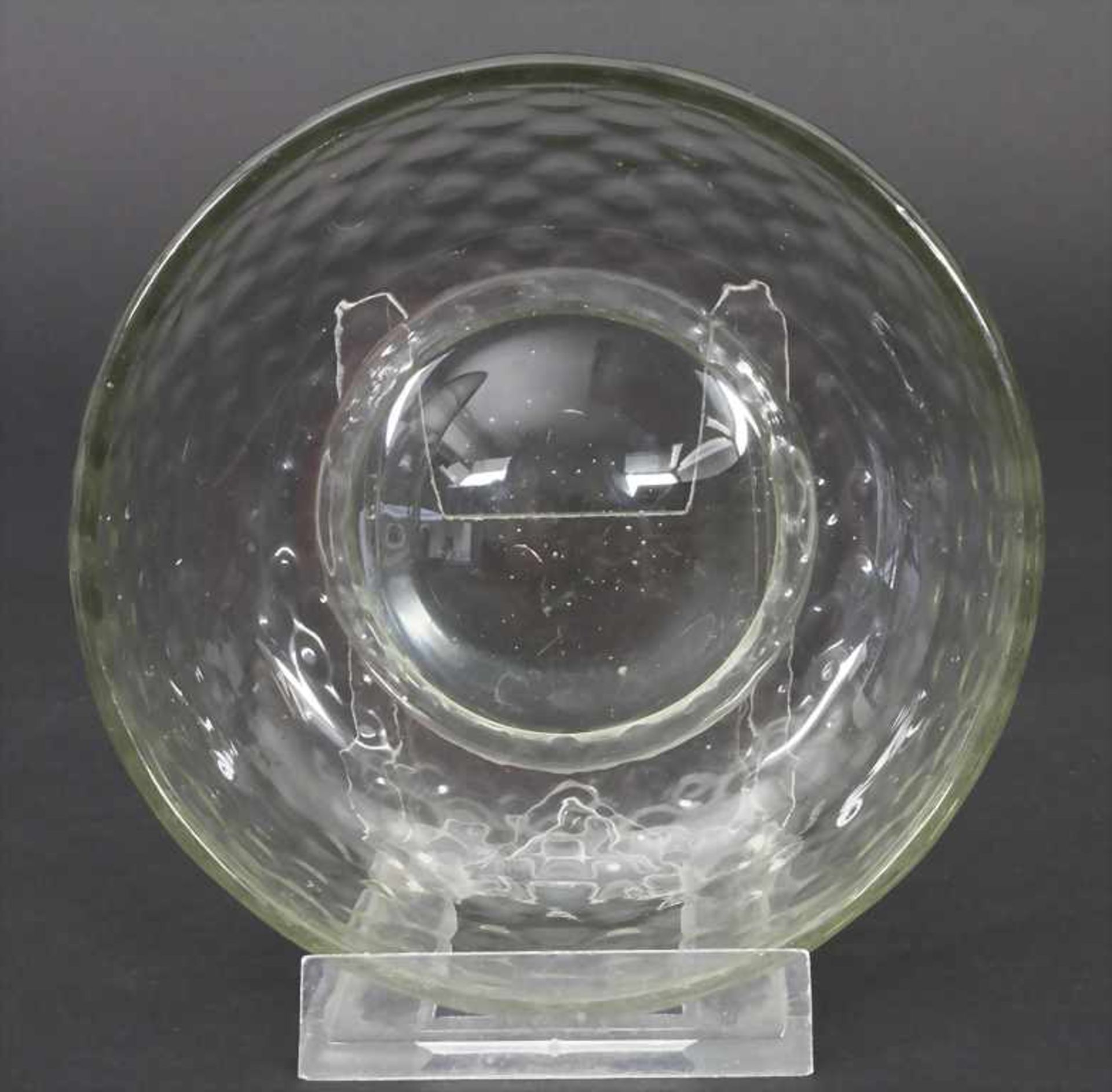 Glasschale / A glass bowl, England, 18. Jh.Material: farbloses, dickwandiges Glas, stark gewölbter - Bild 2 aus 3