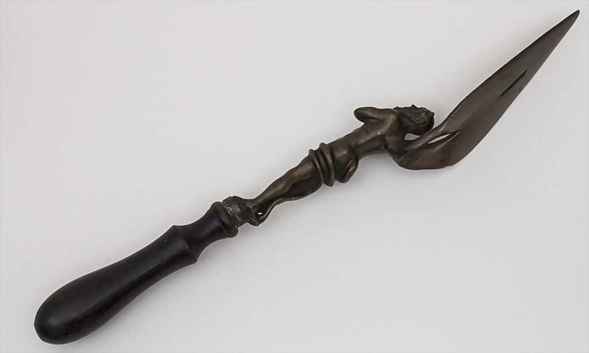 Bronze Brieföffner mit Teufels-Skulptur / A bronze letter opener with the sculpture of a devil - Image 2 of 3