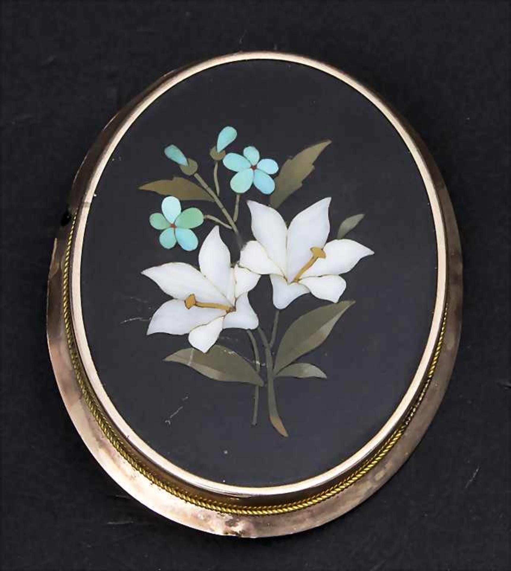 Ovale Pietra Dura Brosche mit Lilien / An oval pietra dura brooch with lilies, Florenz, 19. Jh.