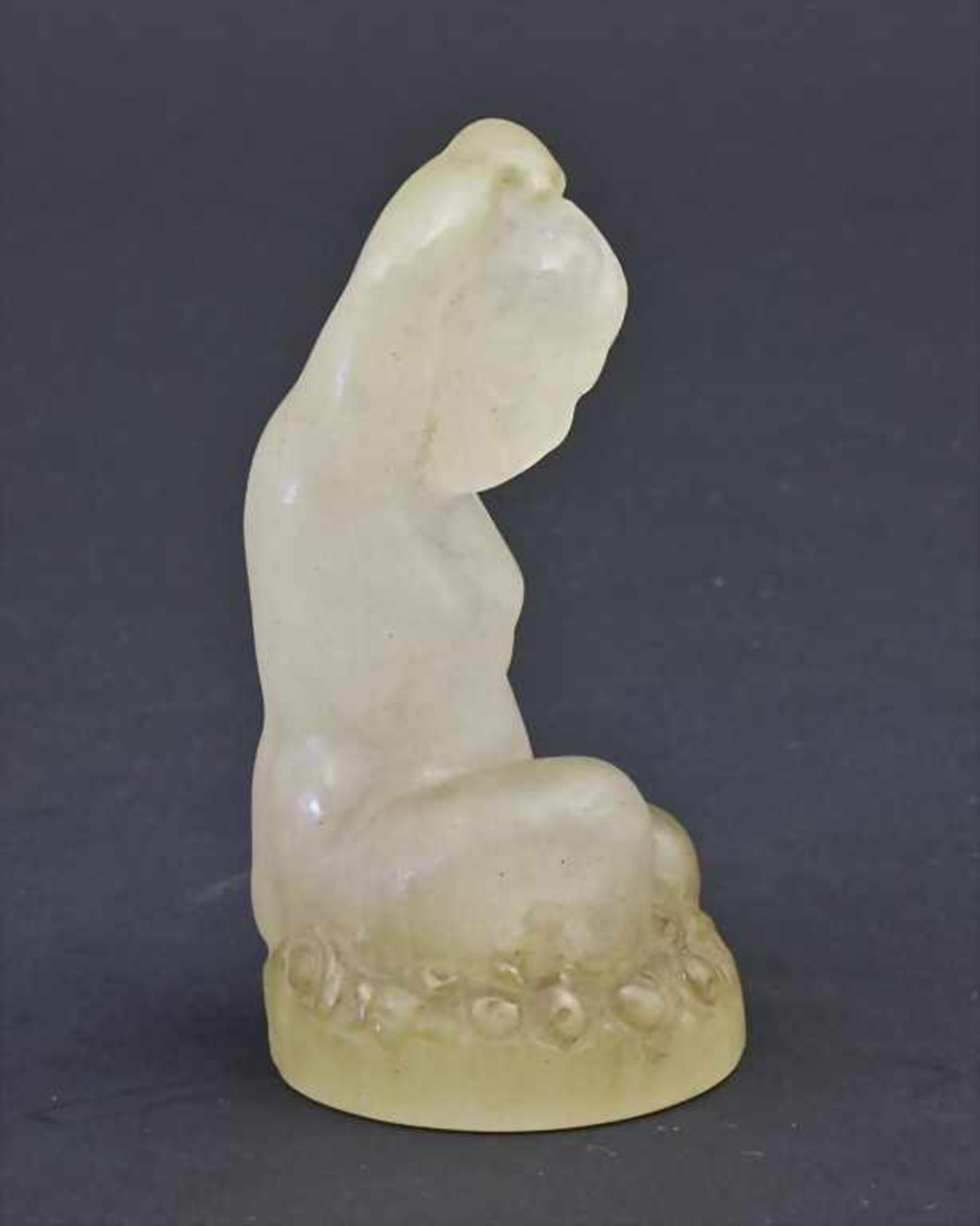 Jugendstil-Glasskulptur/Art Nouveau Glass Sculpture Of A Girl, Frankreich, um 1900auf rundem - Bild 2 aus 2