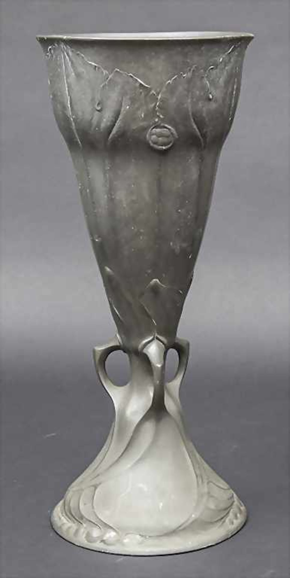 Große Jugendstil Pokal-Vase / A large Art Nouveau goblet with 3 handles, J.P. Kayser, Krefeld, um