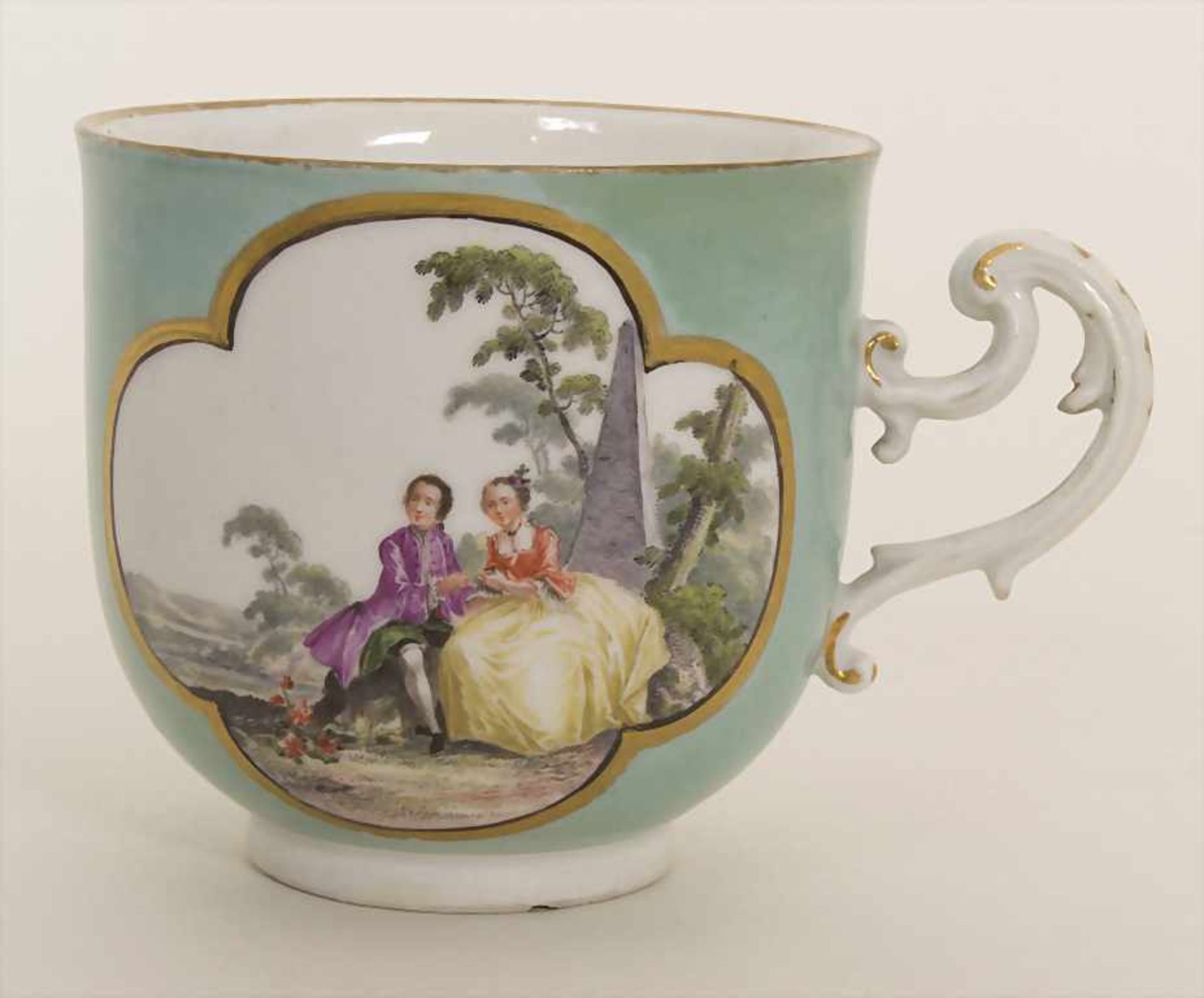 Glockentasse mit galanten Szenen / A cup with courting scenes, Meissen, um 1740Material: