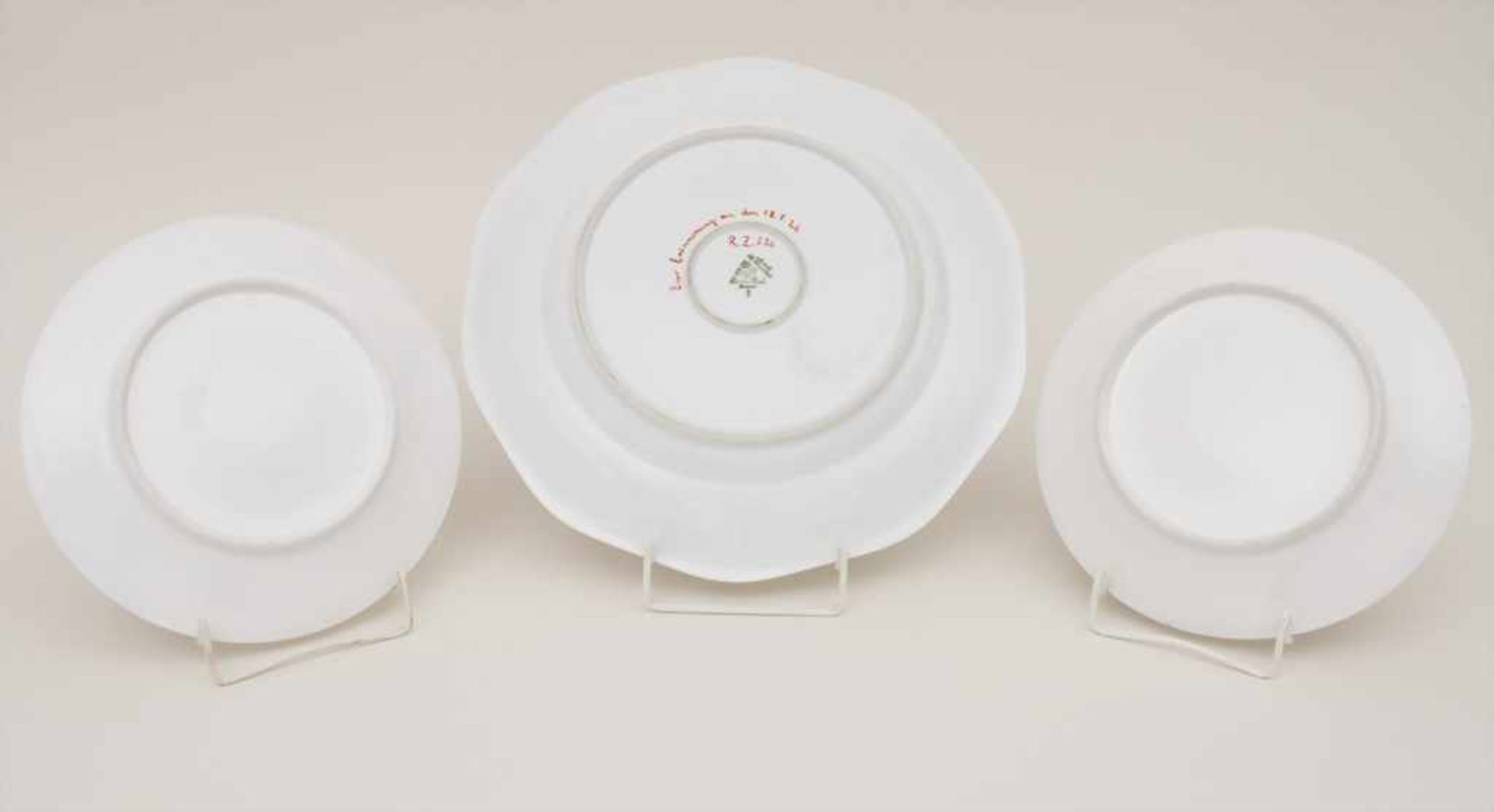 Konvolut 3 Zierteller mit Blumenmalerei / A set of 3 plates with flowers, Rosenthal u.a., 19./20. - Image 6 of 6