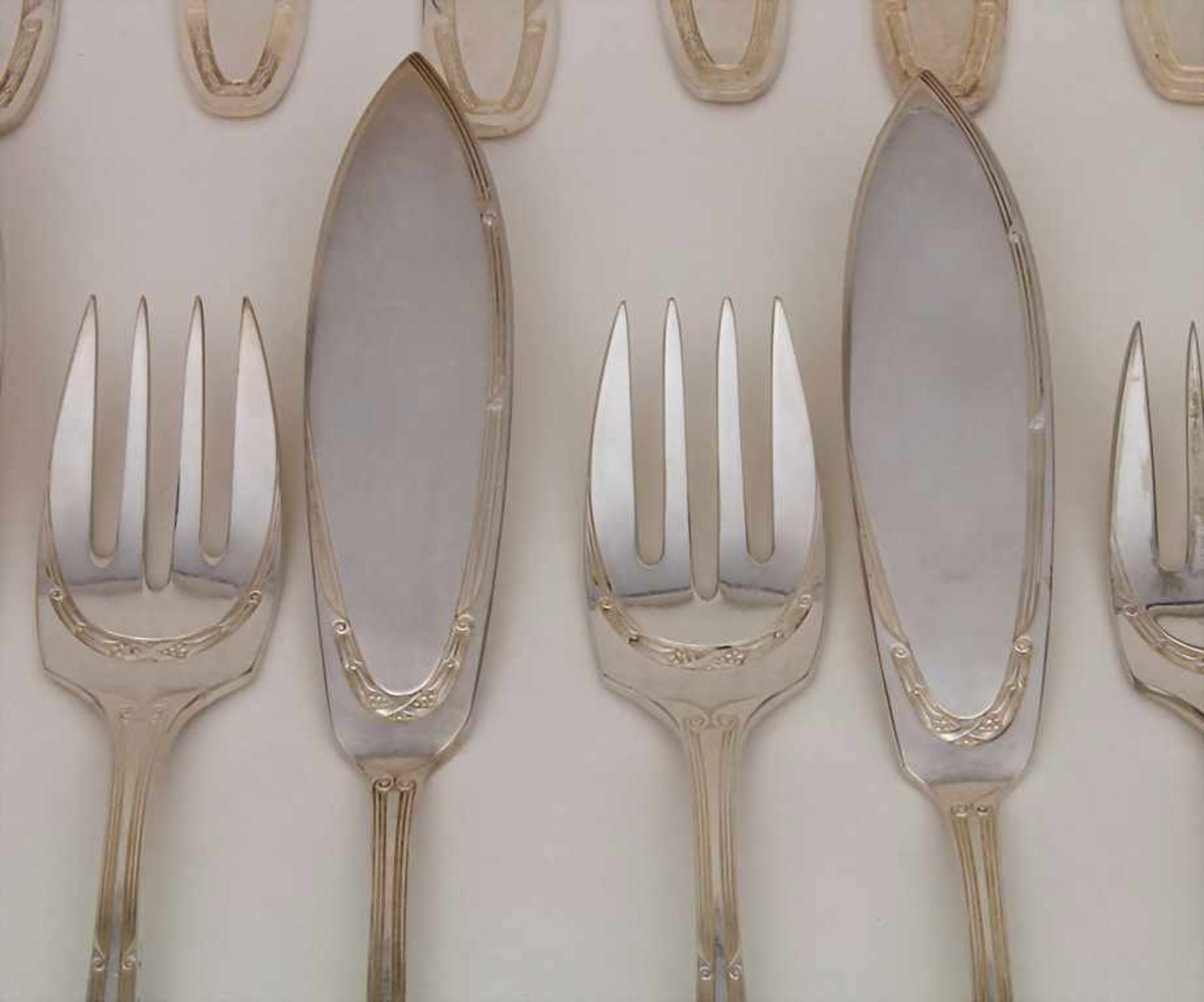 Fischbesteck für 12 Personen / A fish cutlery for 12 persons, um 1900Bestehend aus: 12 - Image 2 of 6