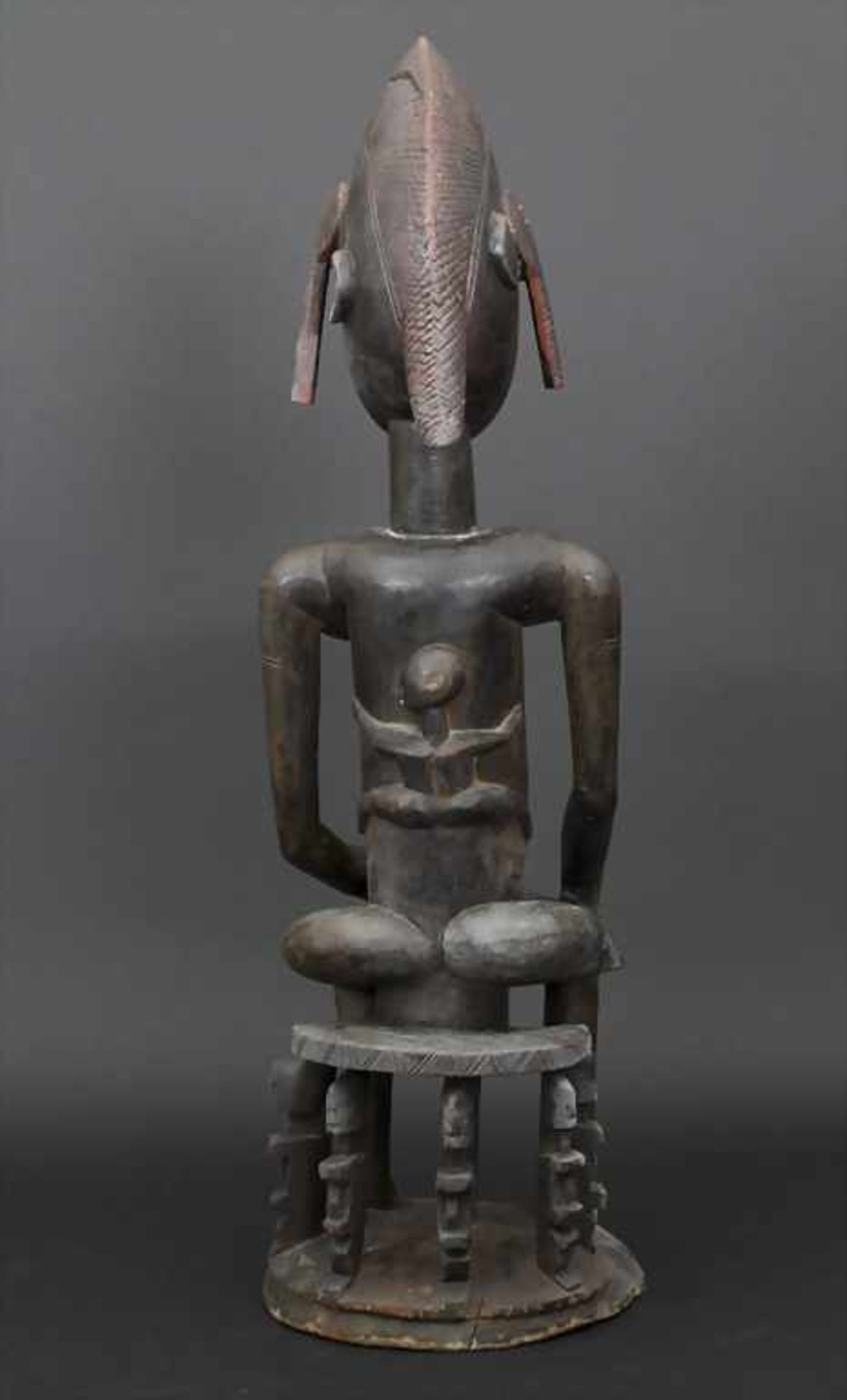 Weibliche sitzende Ahnenfigur / A female siting ancestors figure, Bamana, MaliMaterial: Holz, - Image 3 of 6