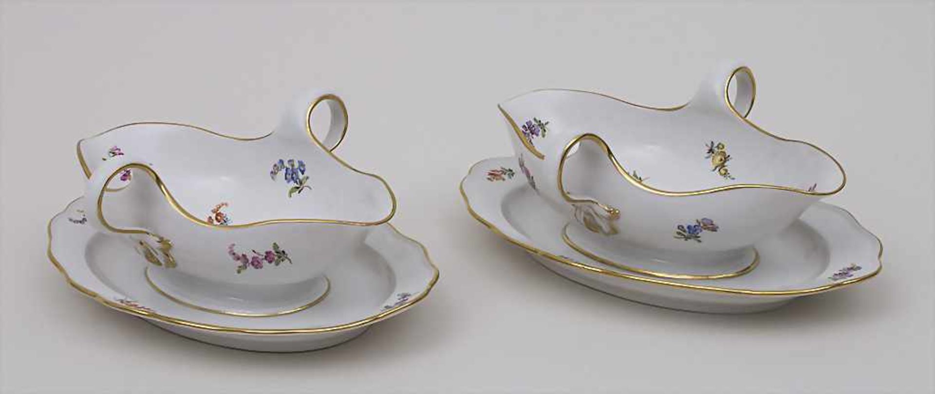 Paar Saucieren / A Pair Of Gravy Boats, Meissen, um 1880Material: Porzellan, dezent bemalt u.