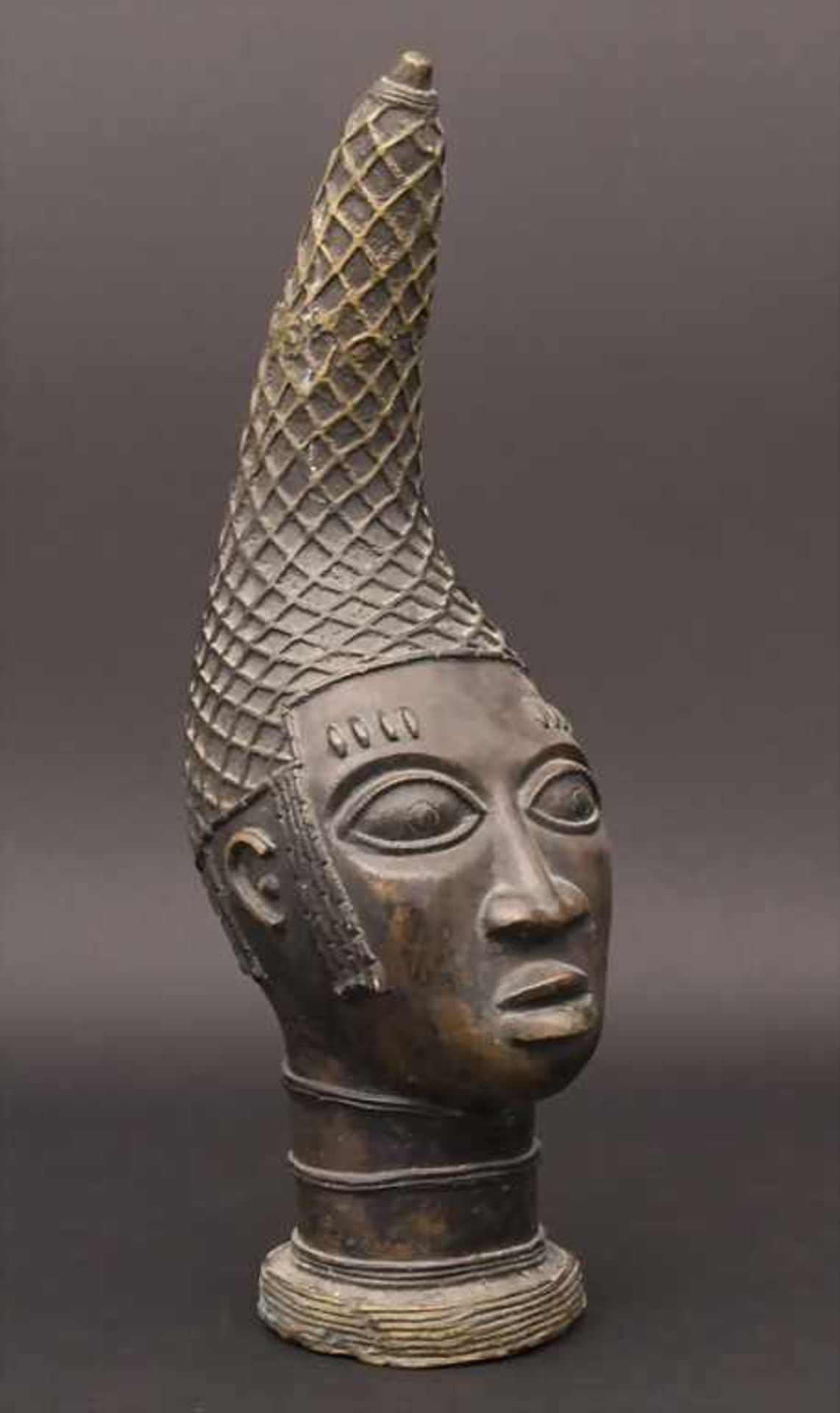 Kopf einer Königin / Gedenkkopf, BeninMaterial: Bronze braun patiniert,Maße: 52 cm,Zustand: