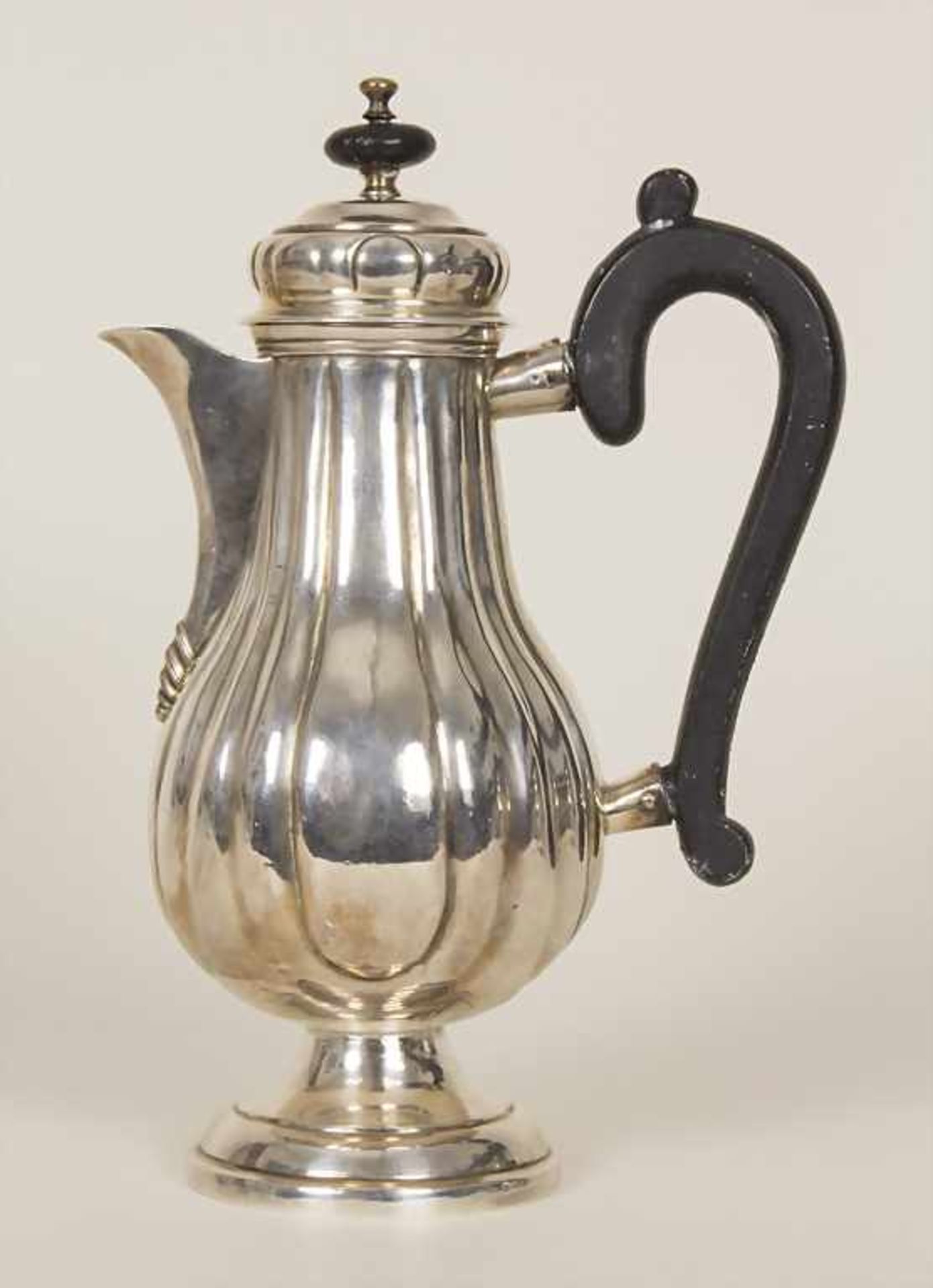Barock Kaffeekanne / A Baroque silver coffee pot, wohl Norddeutsch, um 1750Material: Silber 13