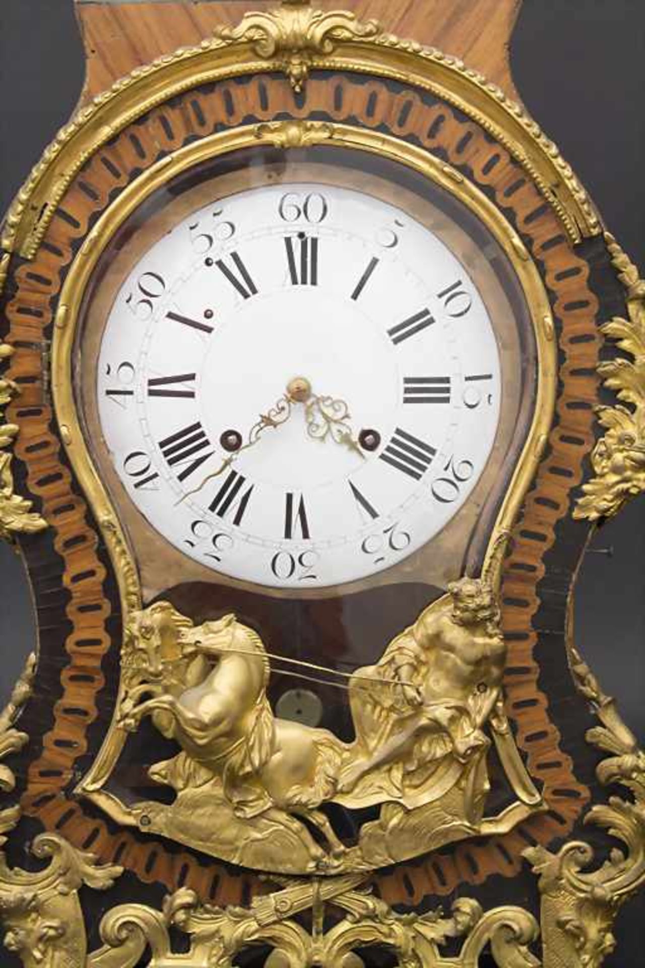 Große Pendule mit Wandkonsole / A large clock, 18./19. Jh.Gehäuse: Holzgehäuse mit Intarsien und - Image 8 of 11
