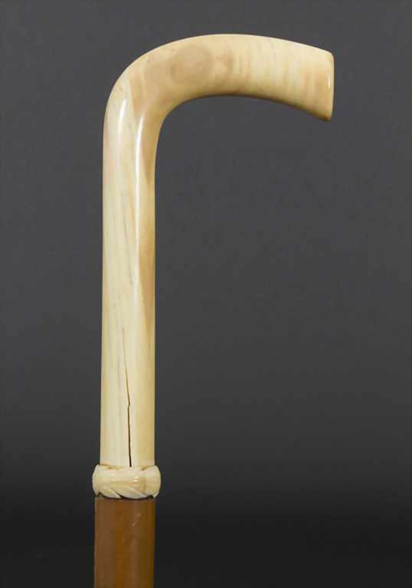 Gehstock mit Elfenbeingriff / A cane with ivory handle, um 1880Material: Malaccarohr (Schuss), - Bild 2 aus 5