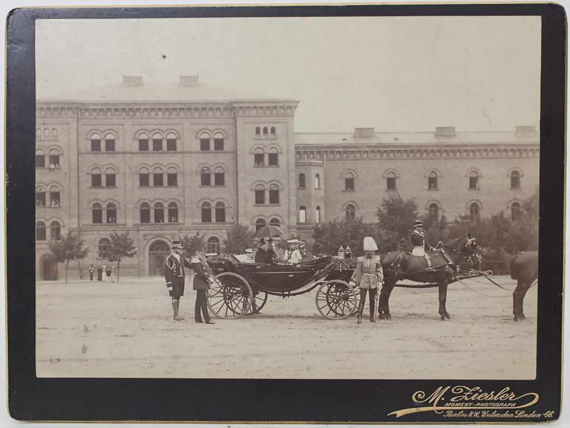 Historisches Foto 'Kaiser Wilhelm mit Familie' / A historic photo 'Emperor Wilhelm and his family'