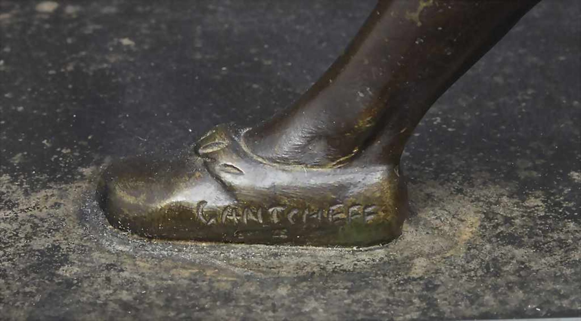 Der Speerwerfer / A javelin thrower, Ghanu Gantcheff, um 1920Technik: Auf Marmorsockel Bronze, - Image 3 of 3