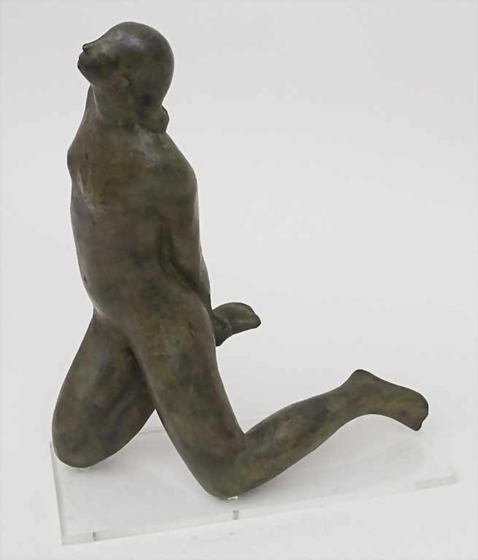 Pierre Lagénie (*1938), Weiblicher Akt / A female nudeTechnik: Bronze, patiniert, auf Acrylsockel - Image 2 of 3