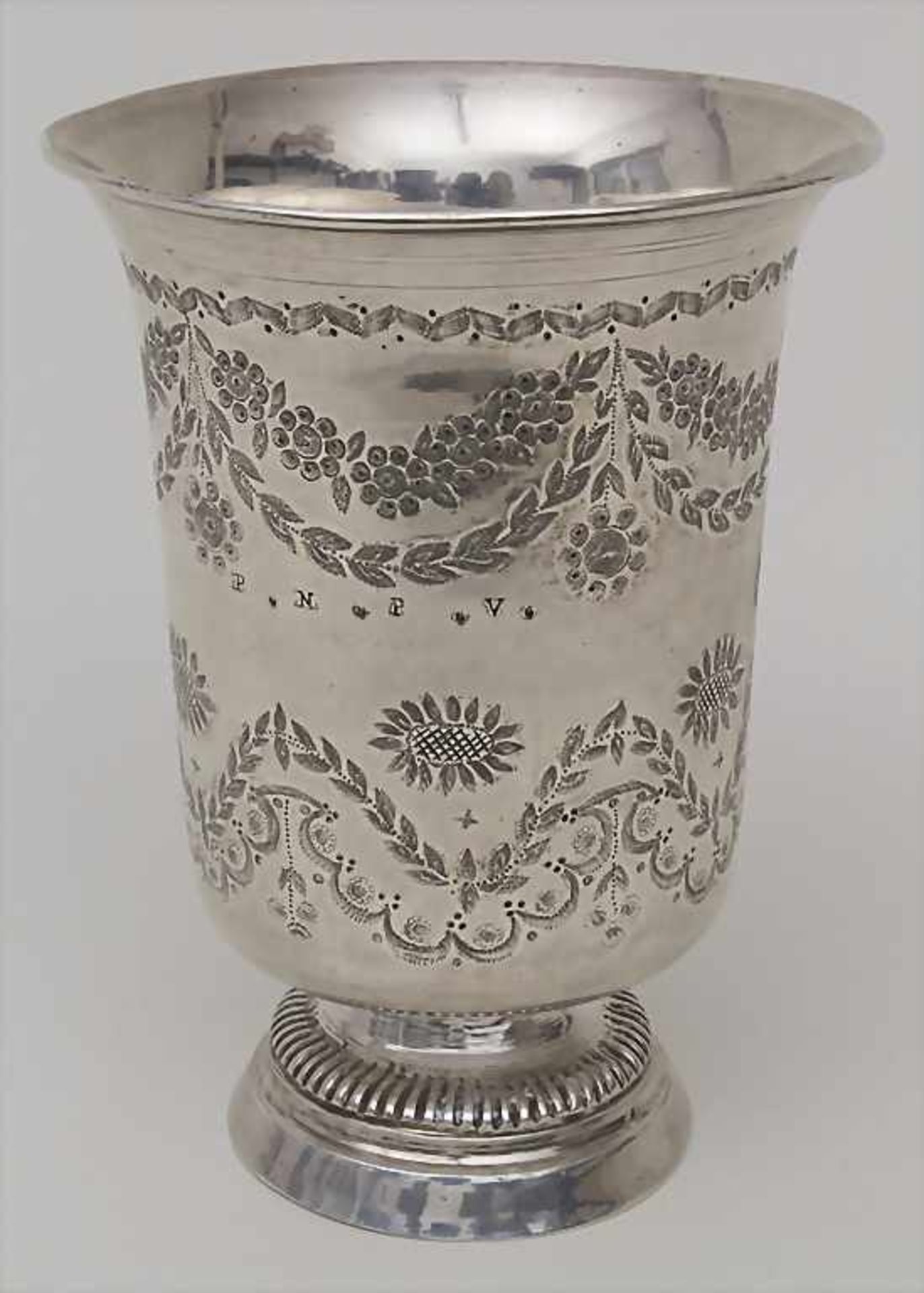 Glockenbecher / A bell shaped silver beaker, Troyes, 1819-1839Material: 950er Silber, umlaufend