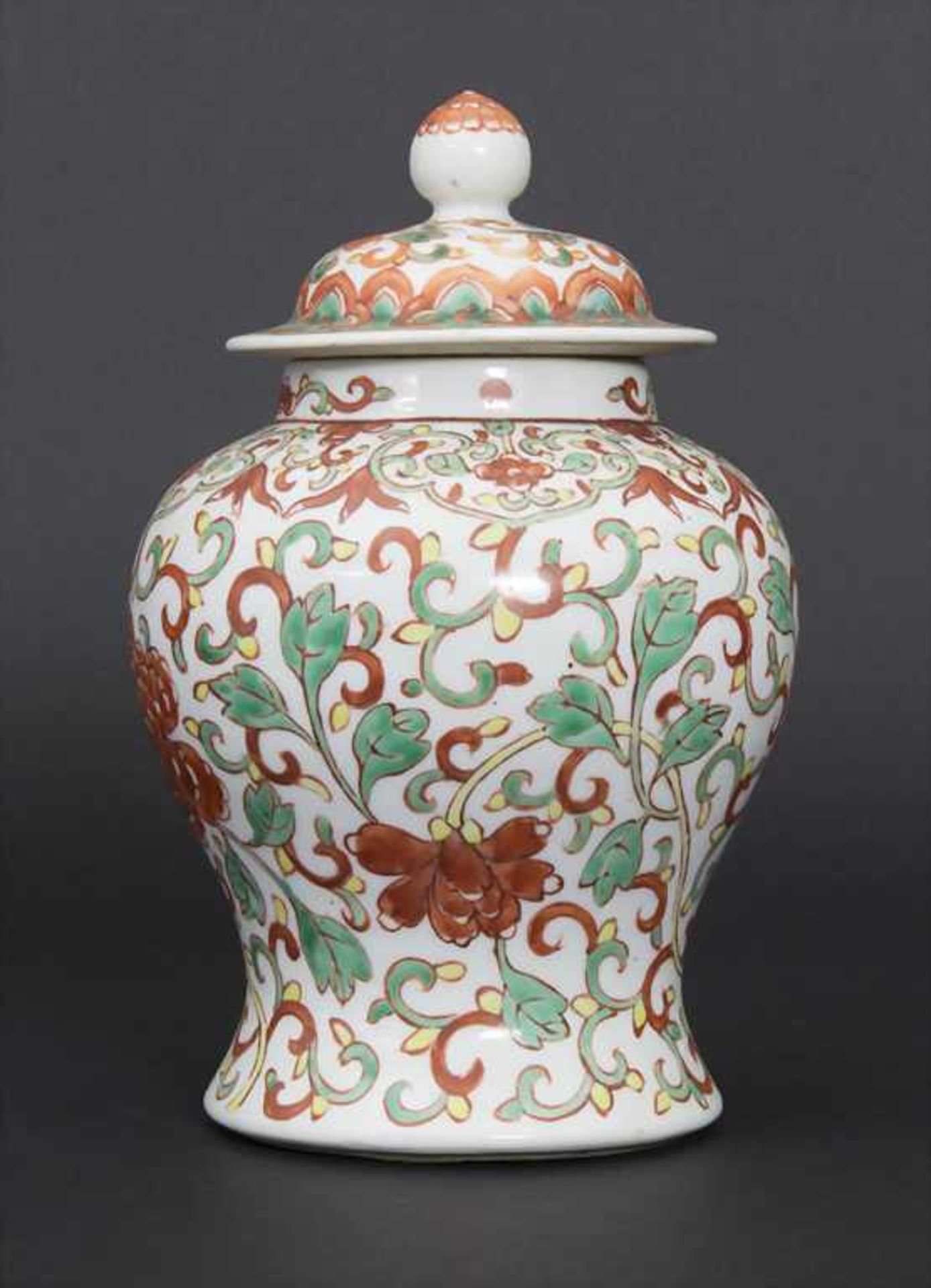Deckelvase, China, gemarkt Kangxi (1662-1722)Material: Porzellan, bemalt mit polychromen - Bild 4 aus 8