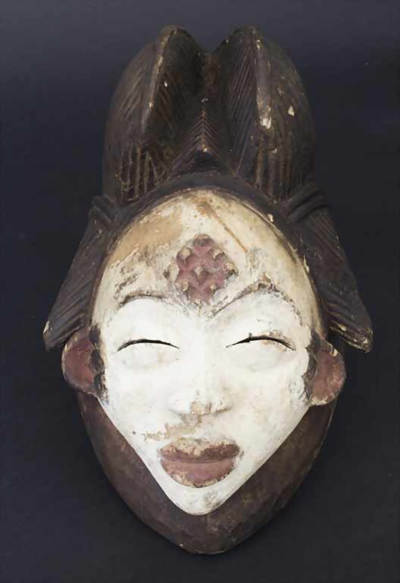 Gesichtsmaske, Punu, GabunMaterial: Holz, dunkel patiniert, Gesicht kaolinweiß, partiell rot - Image 2 of 5