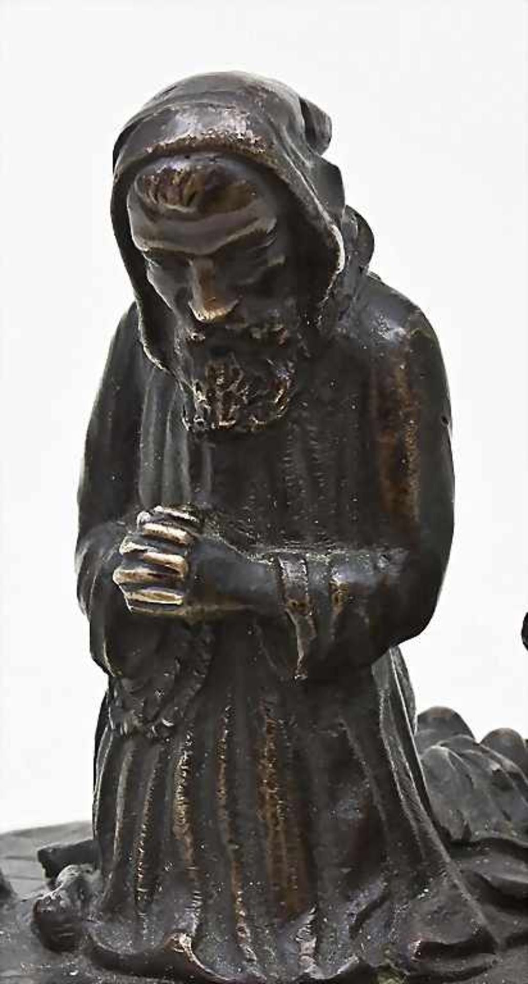 Skulptur eines betenden Mönchs, 19. Jh.auf rechteckigem, flachem Sockel mit gekanteten Ecken - Image 2 of 3