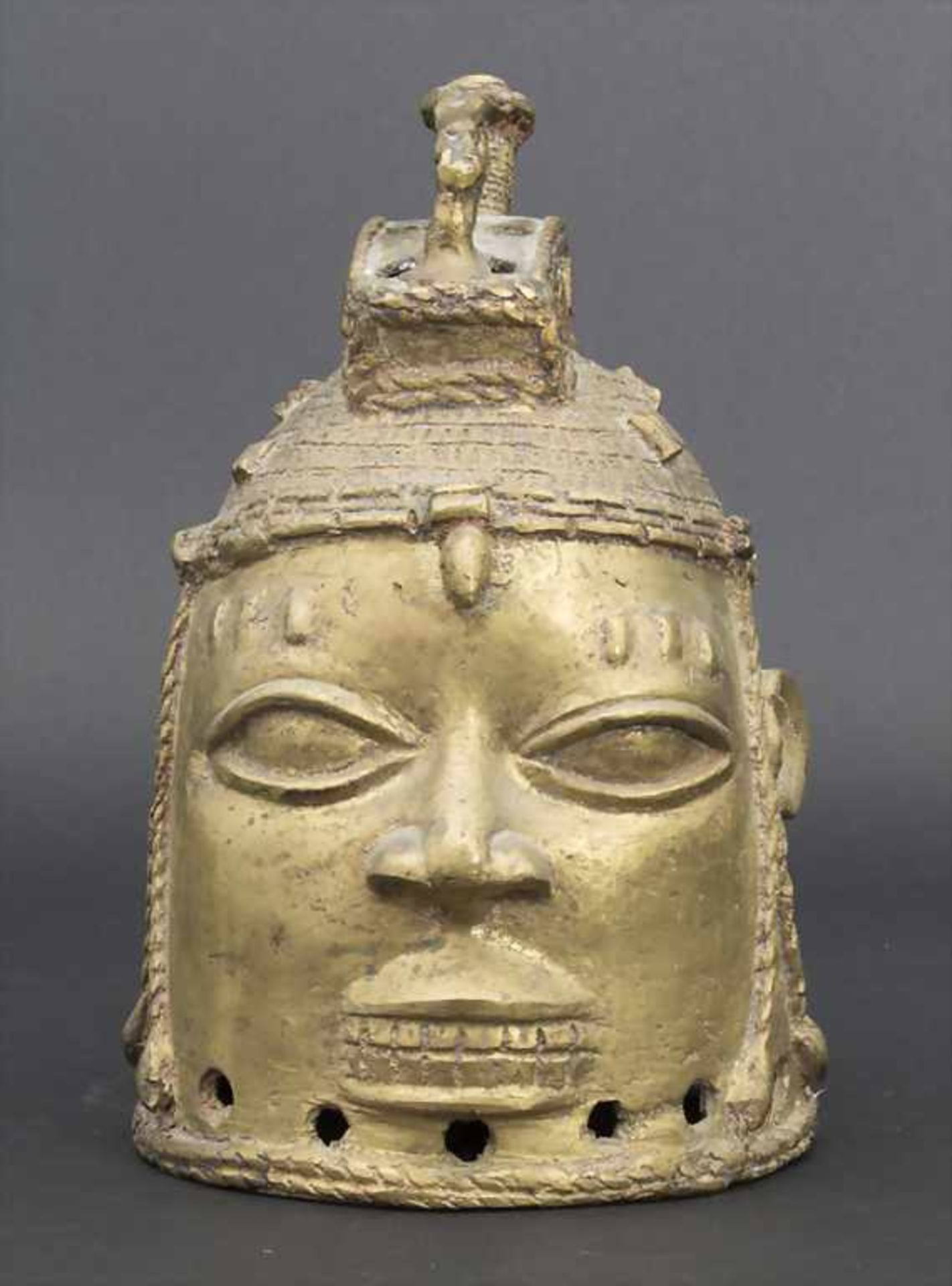 Benin Kopf eines Häuptlings, WestafrikaMaterial: Bronze,Maße: 24 cm, Zustand: Gussfehler- - -20.00 %