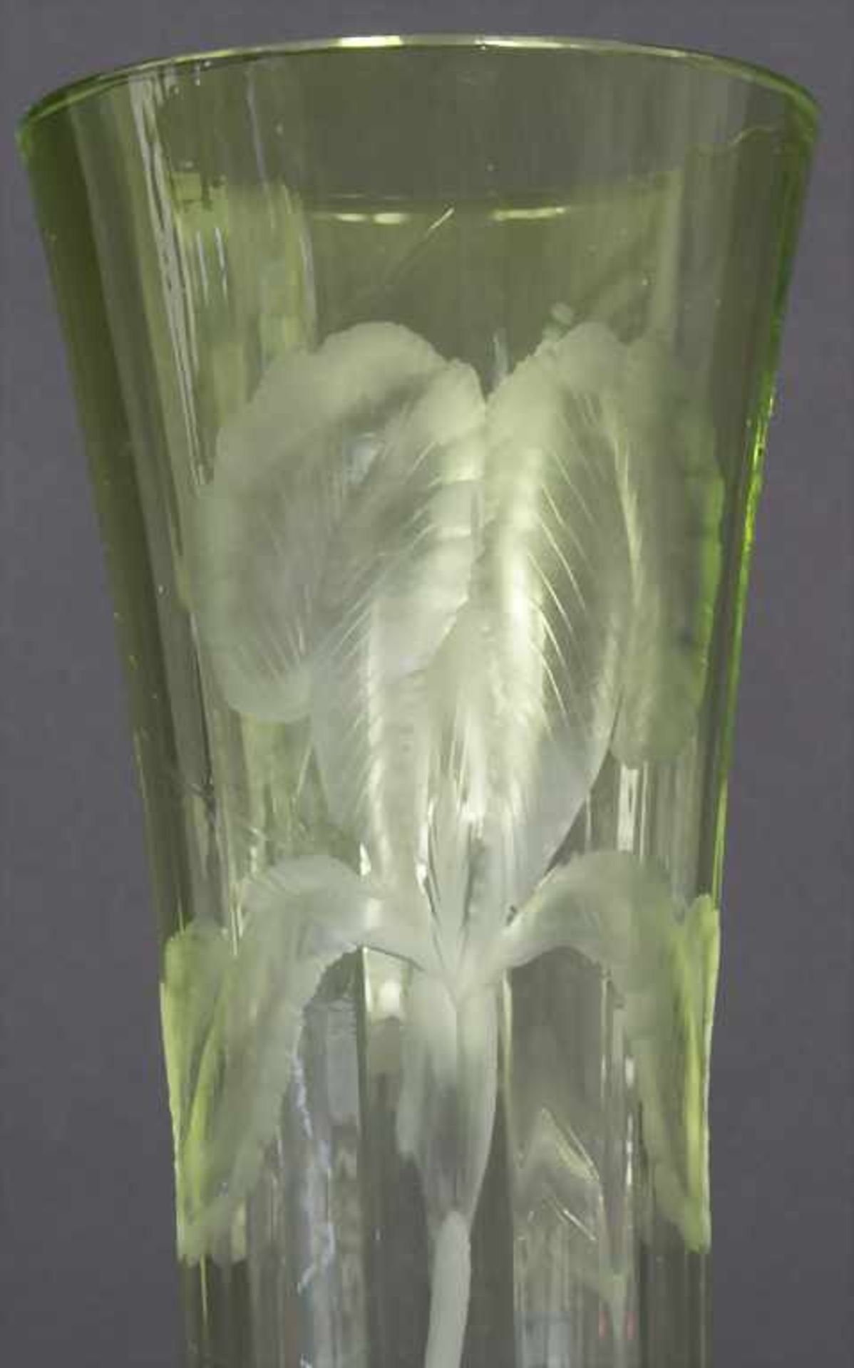 Jugendstil Vase mit Iris / An Art Nouveau vase with iris, Ludwig Moser, Karlsbad, ca. - Bild 7 aus 7