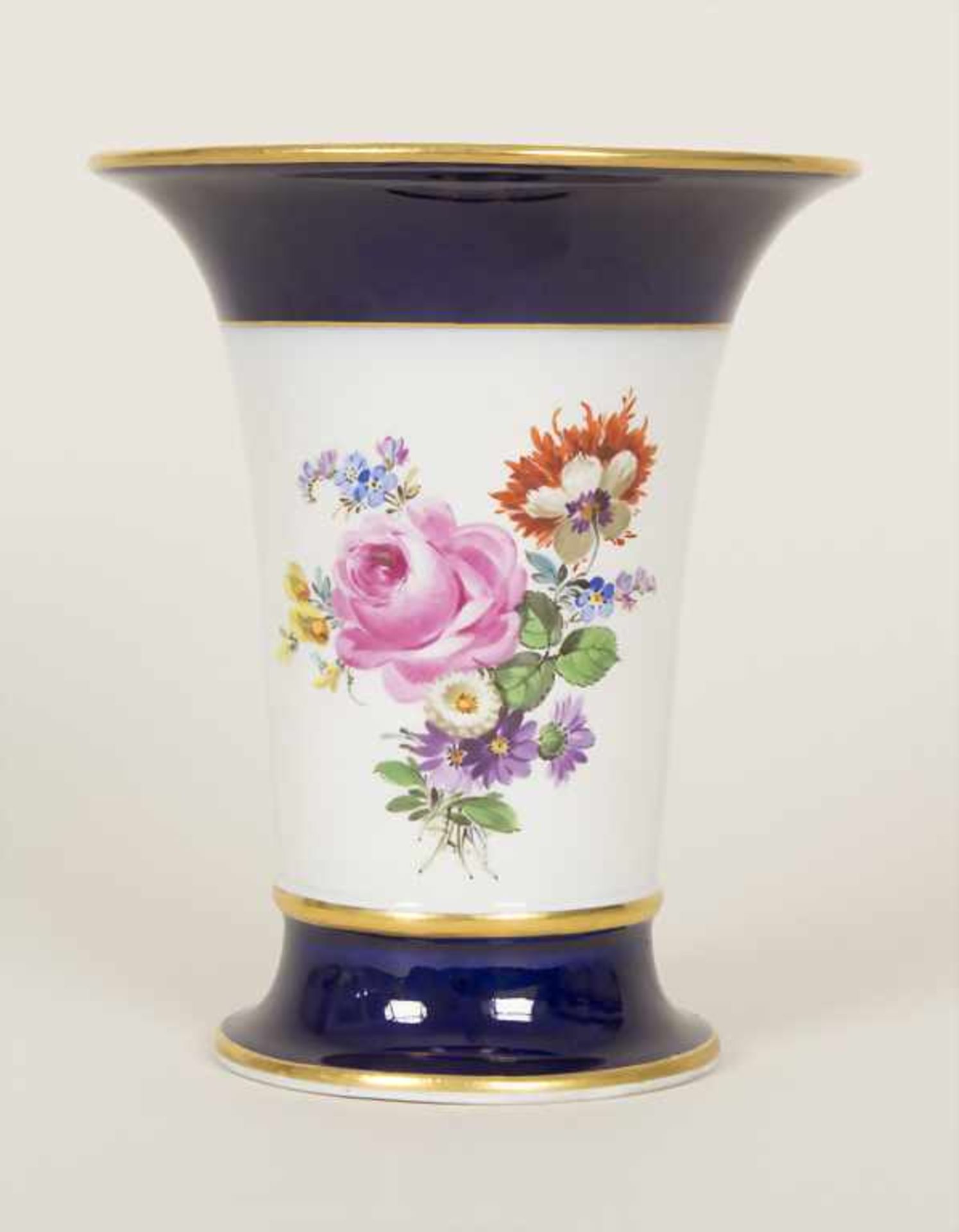 Kratervase mit Blumenbouquets / A vase with flower bouquets, Meissen, 1860-1924Material: