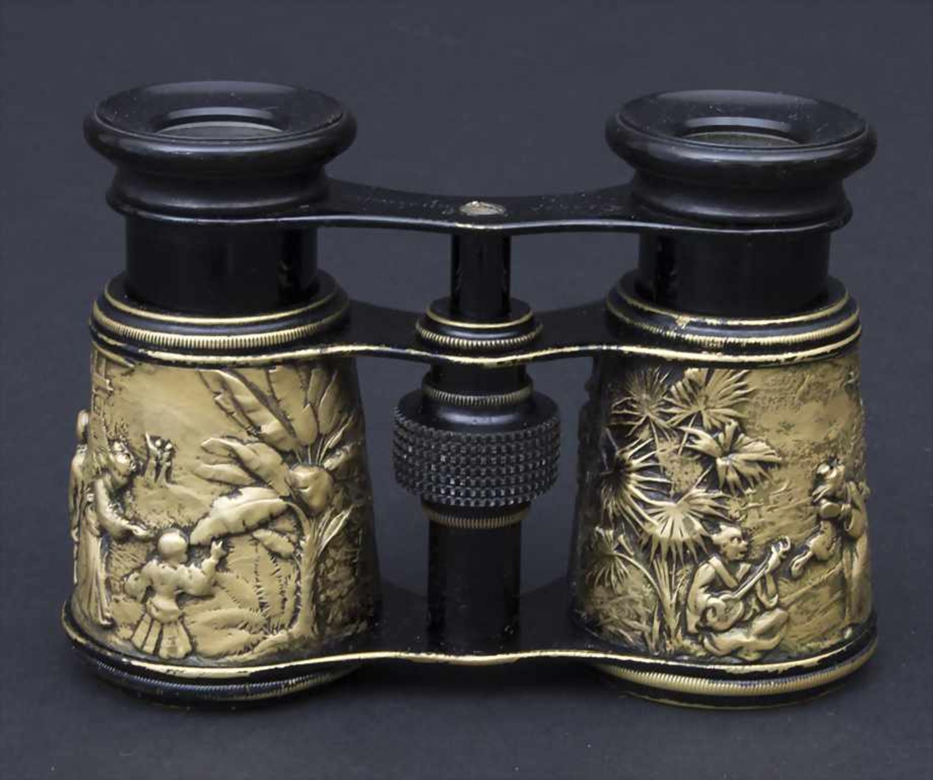 Opernglas mit Figurenrelief / Opera glasses with figural relief, Japan, um 1900Material: Messing, - Bild 4 aus 7