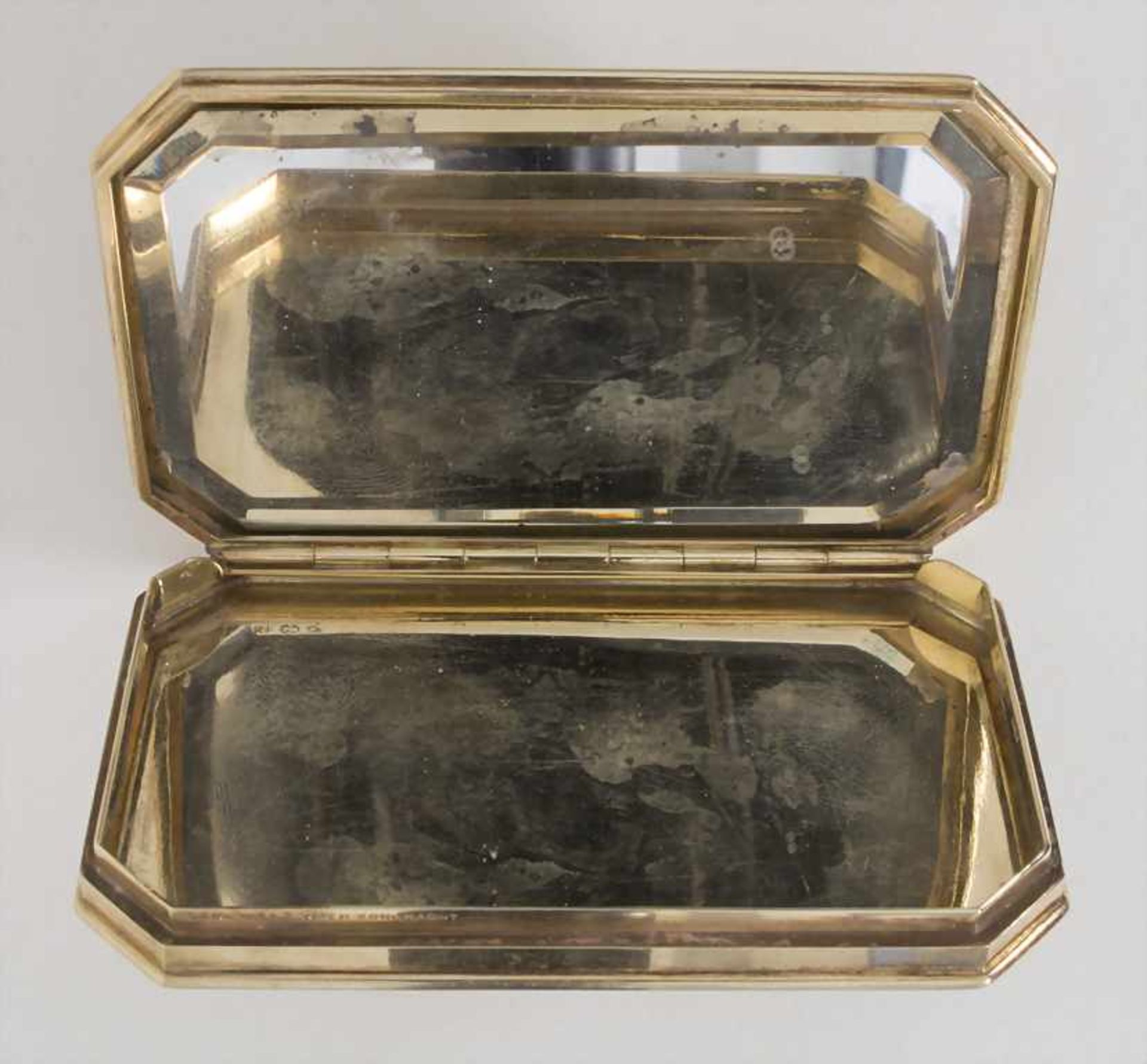 Puderdose / A powder compact, Wien / Vienna, um 1900Material: Gold Au 585/000, 14 Kt. mit Spiegel, - Image 3 of 4