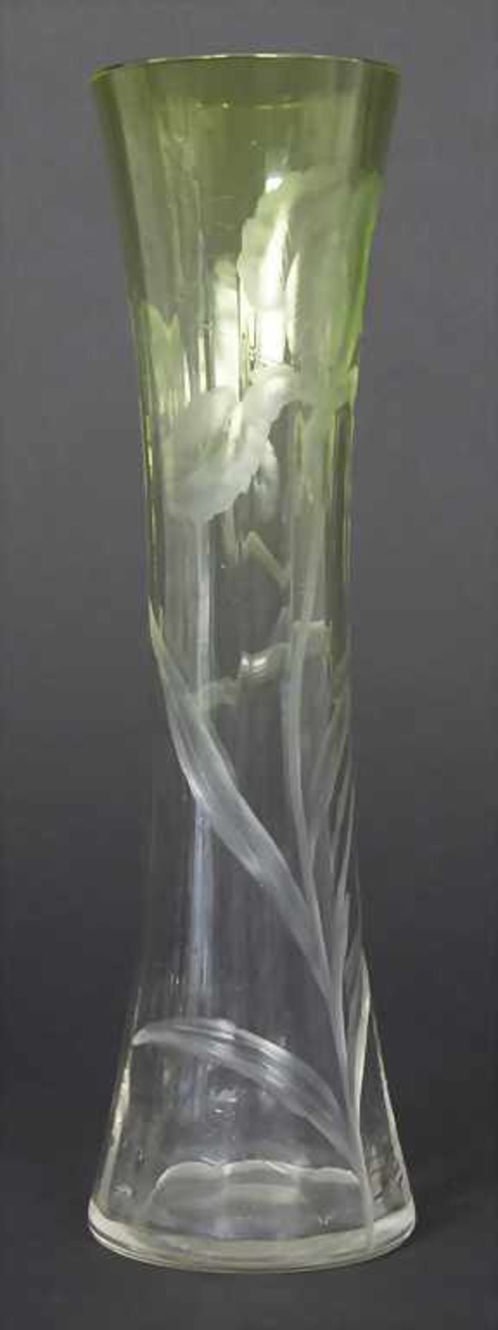 Jugendstil Vase mit Iris / An Art Nouveau vase with iris, Ludwig Moser, Karlsbad, ca. - Bild 4 aus 7