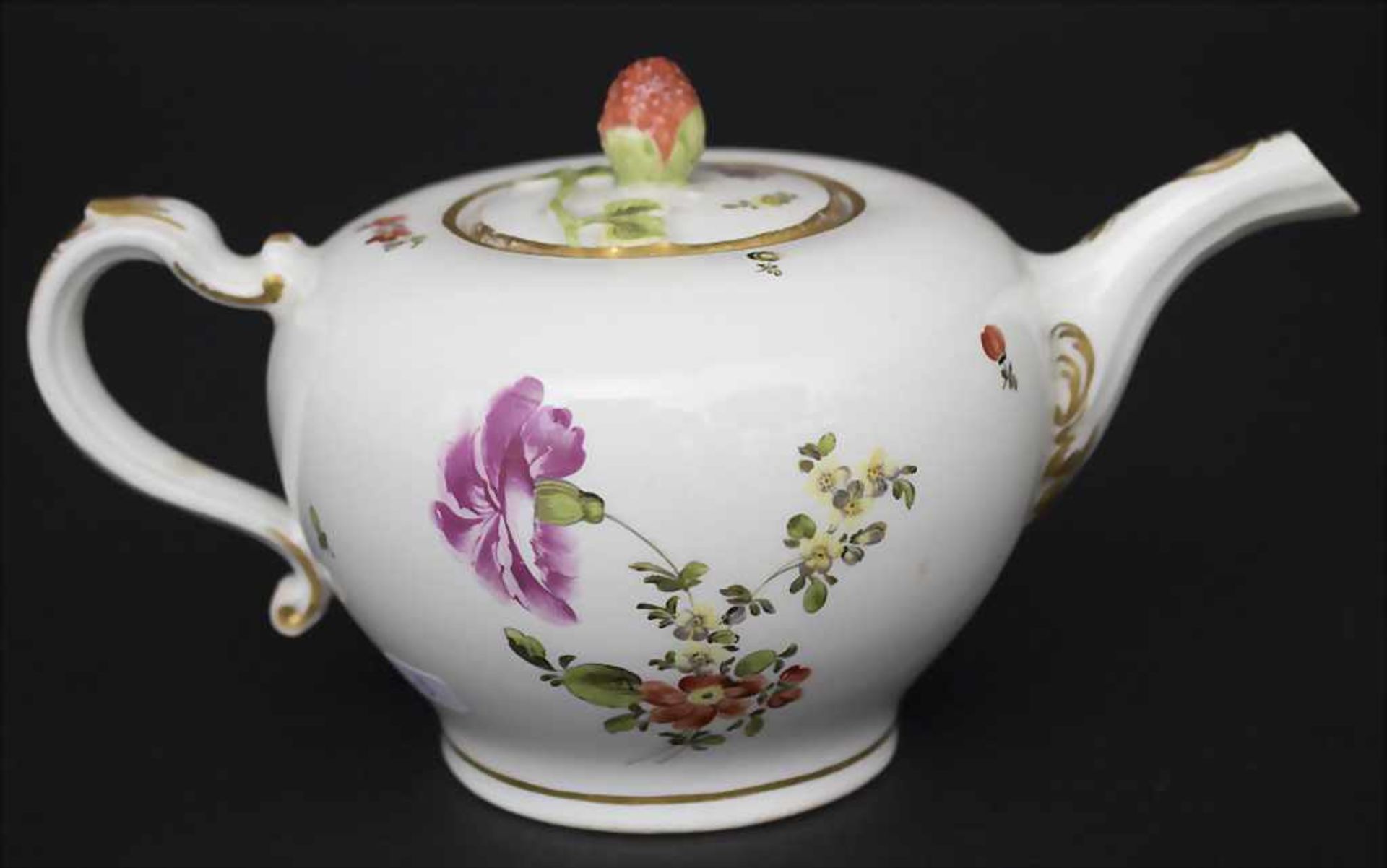 Teekanne / A teapot, Wien / Vienna, um 1770Material: Porzellan, polychrom bemalt und glasiert, mit