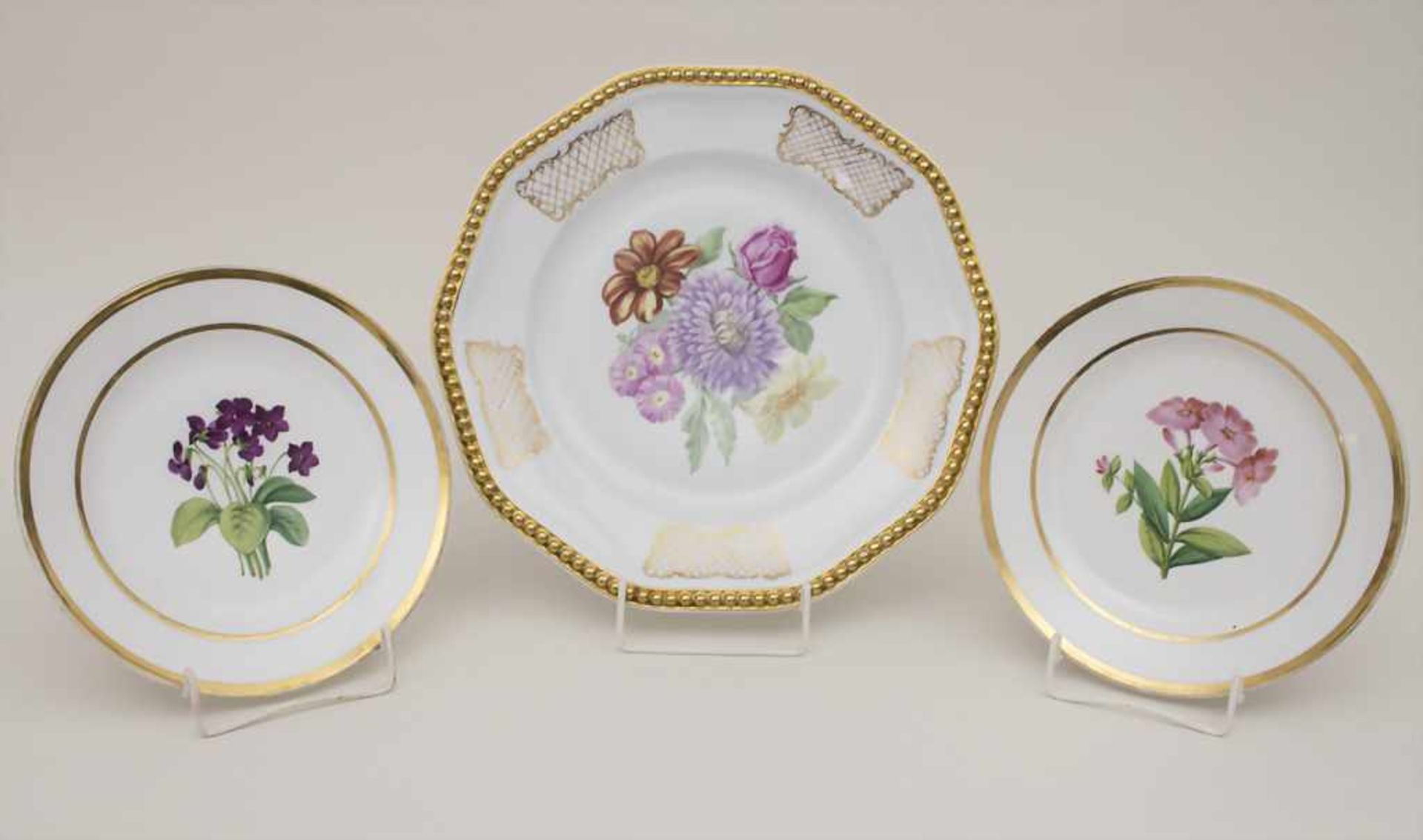 Konvolut 3 Zierteller mit Blumenmalerei / A set of 3 plates with flowers, Rosenthal u.a., 19./20.