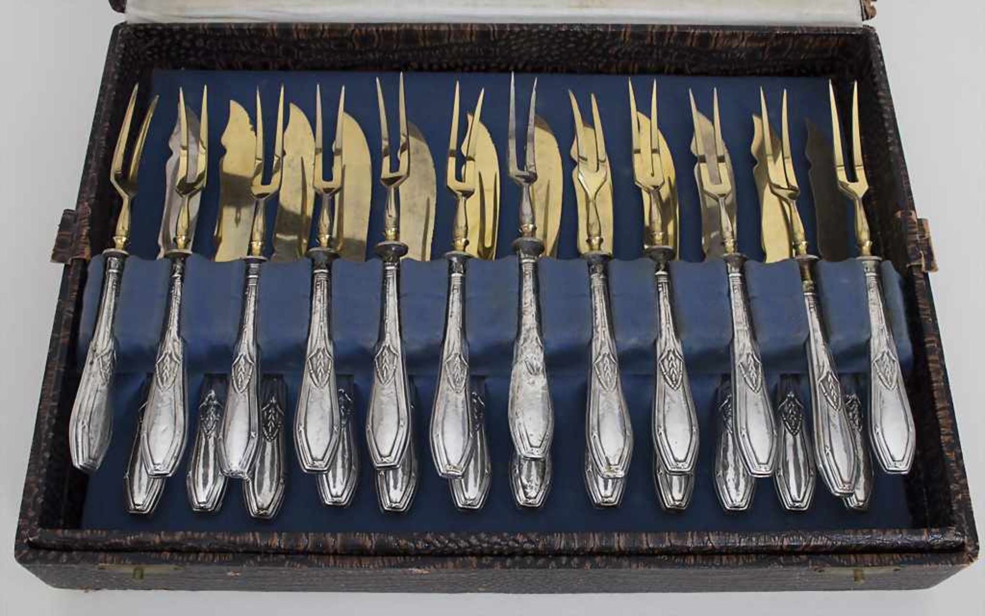 Obstbesteck für 12 Personen / A silver fruit cutlery for 12 persons, um 1900Material: Silber 830, - Bild 4 aus 4